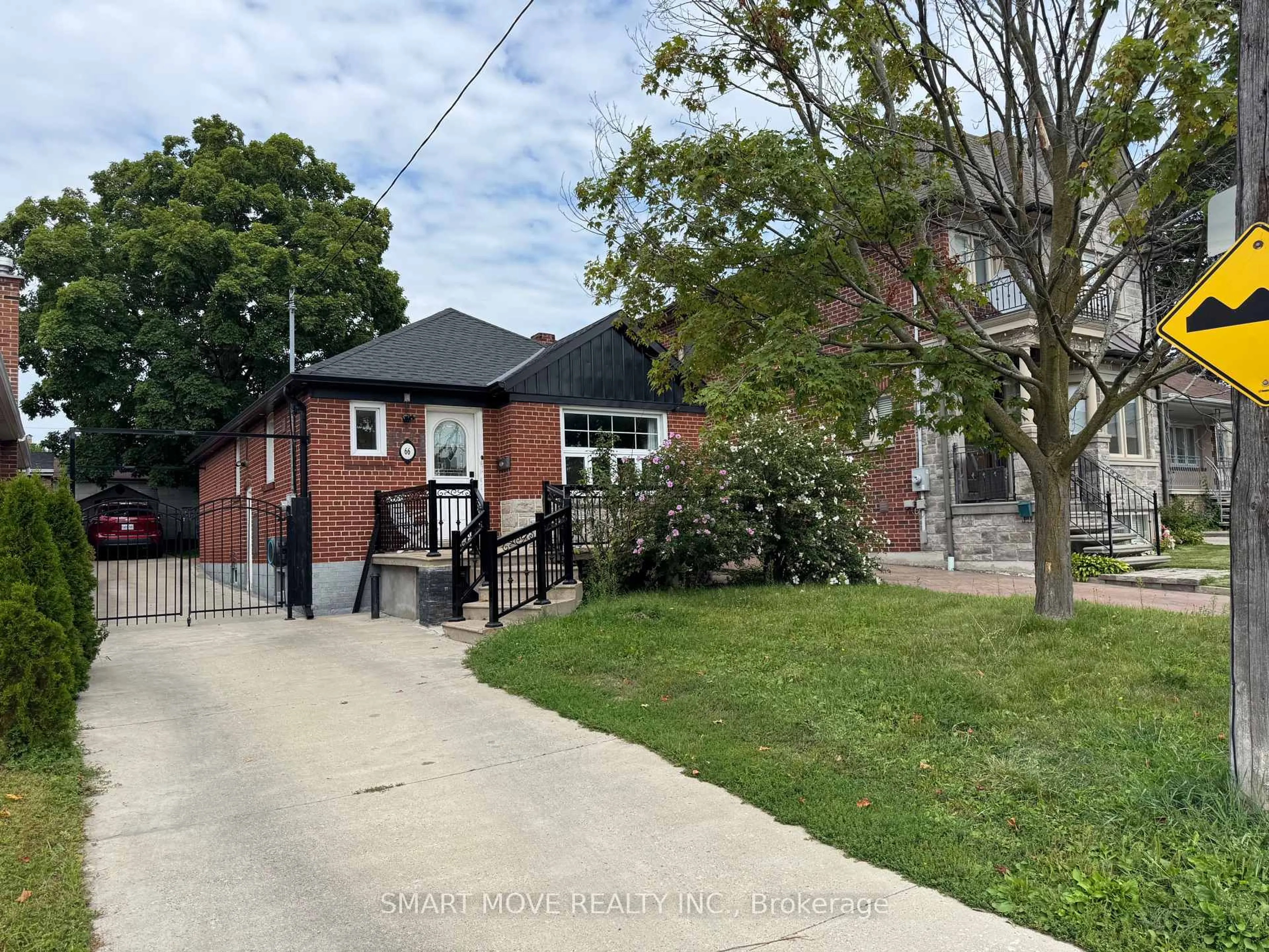A pic from outside/outdoor area/front of a property/back of a property/a pic from drone, street for 66 Beechborough Ave, Toronto Ontario M6M 1Z5
