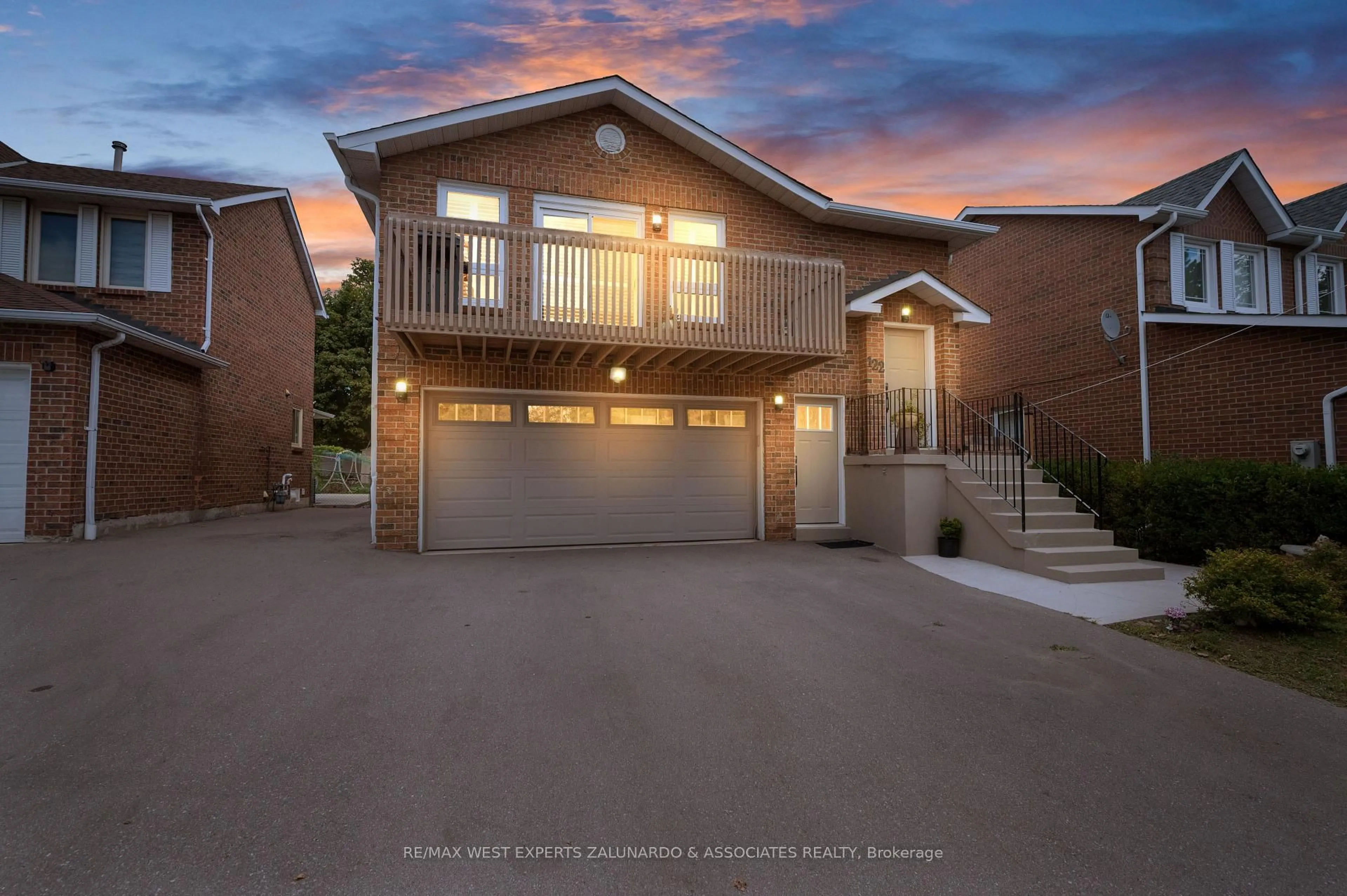 Home with vinyl exterior material, street for 122 Philosopher's Tr, Brampton Ontario L6S 5C8