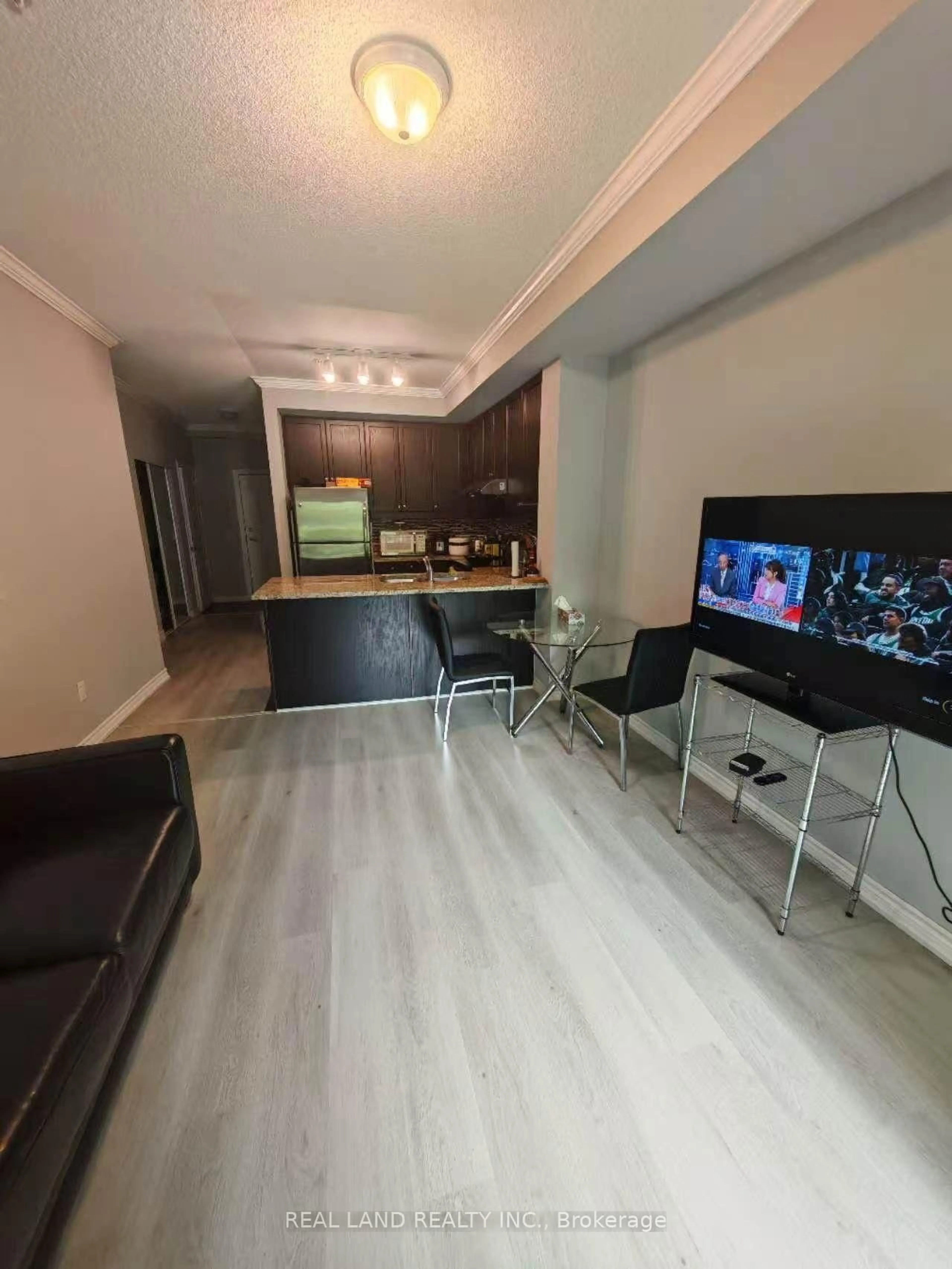 Living room with furniture, unknown for 570 Lolita Gdns #127, Mississauga Ontario L5A 0A1