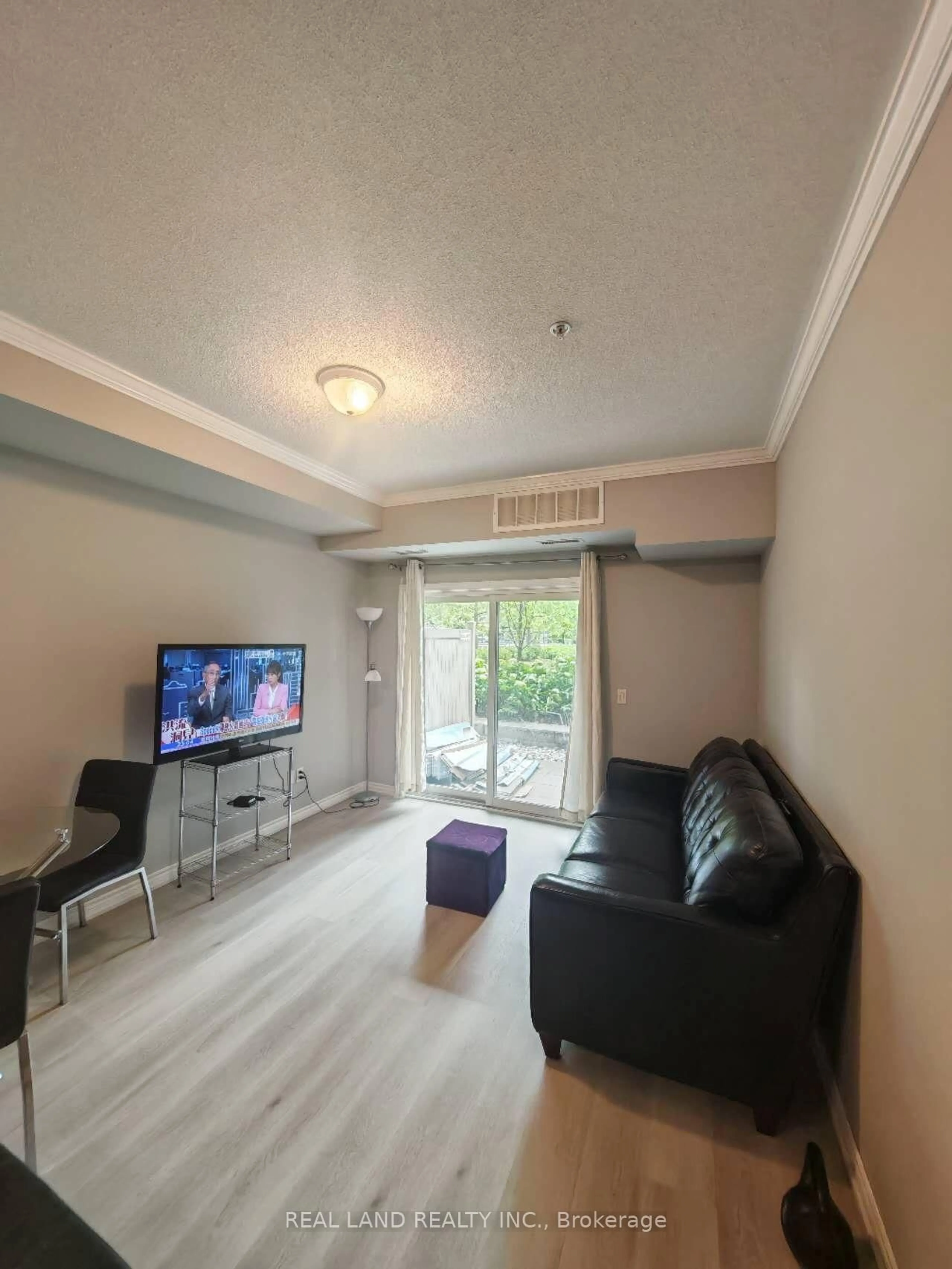A pic of a room for 570 Lolita Gdns #127, Mississauga Ontario L5A 0A1