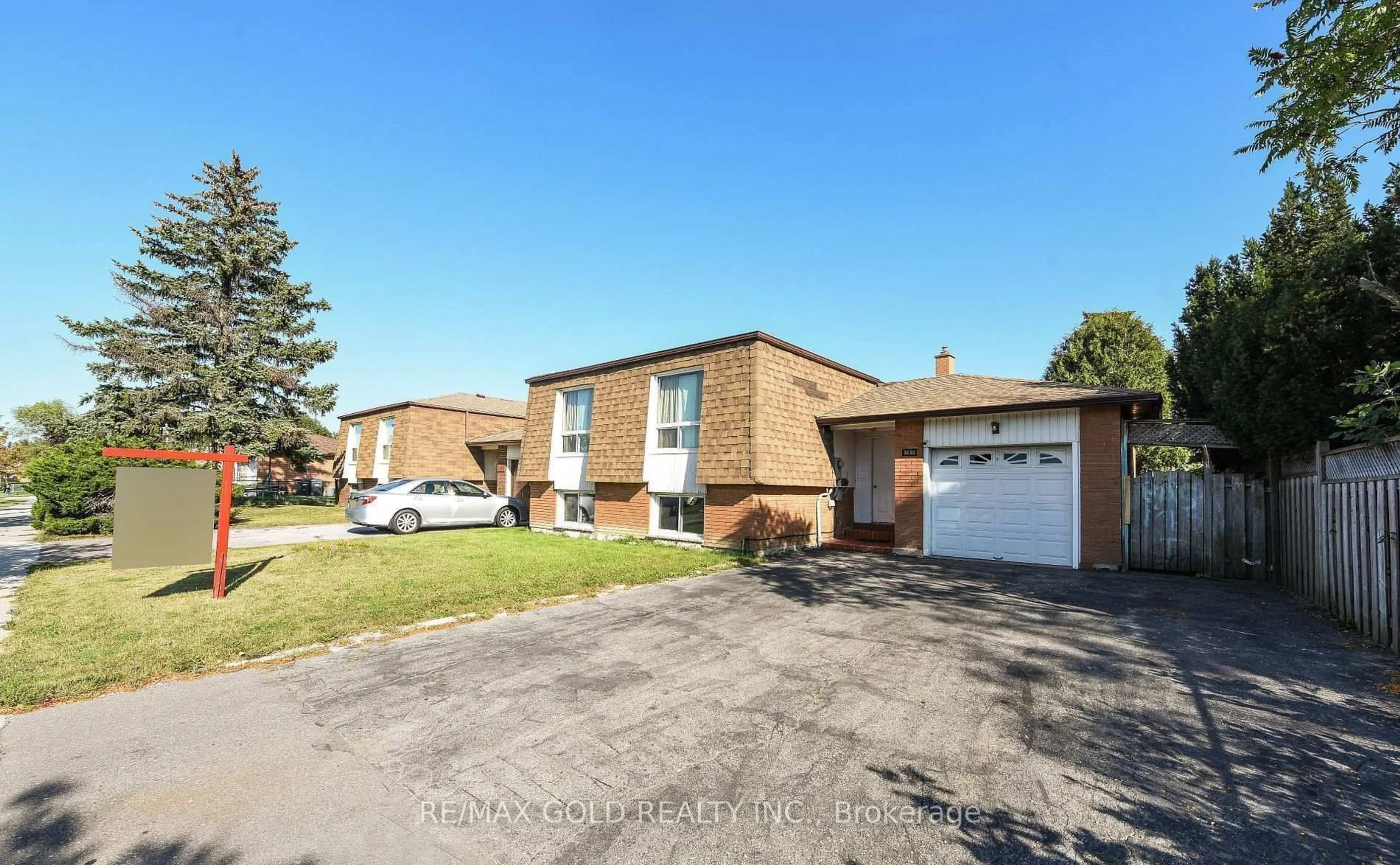 Home with brick exterior material, street for 3630 Brandon Gate Dr, Mississauga Ontario L4T 3E5