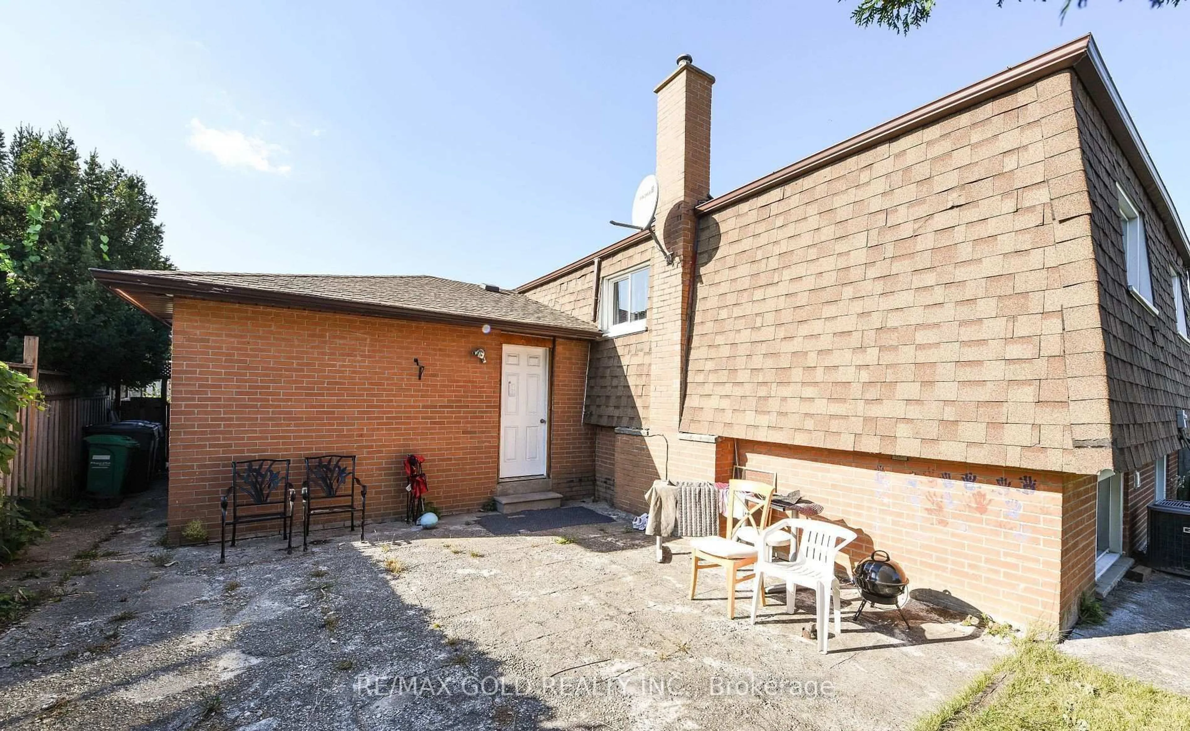 Patio, street for 3630 Brandon Gate Dr, Mississauga Ontario L4T 3E5