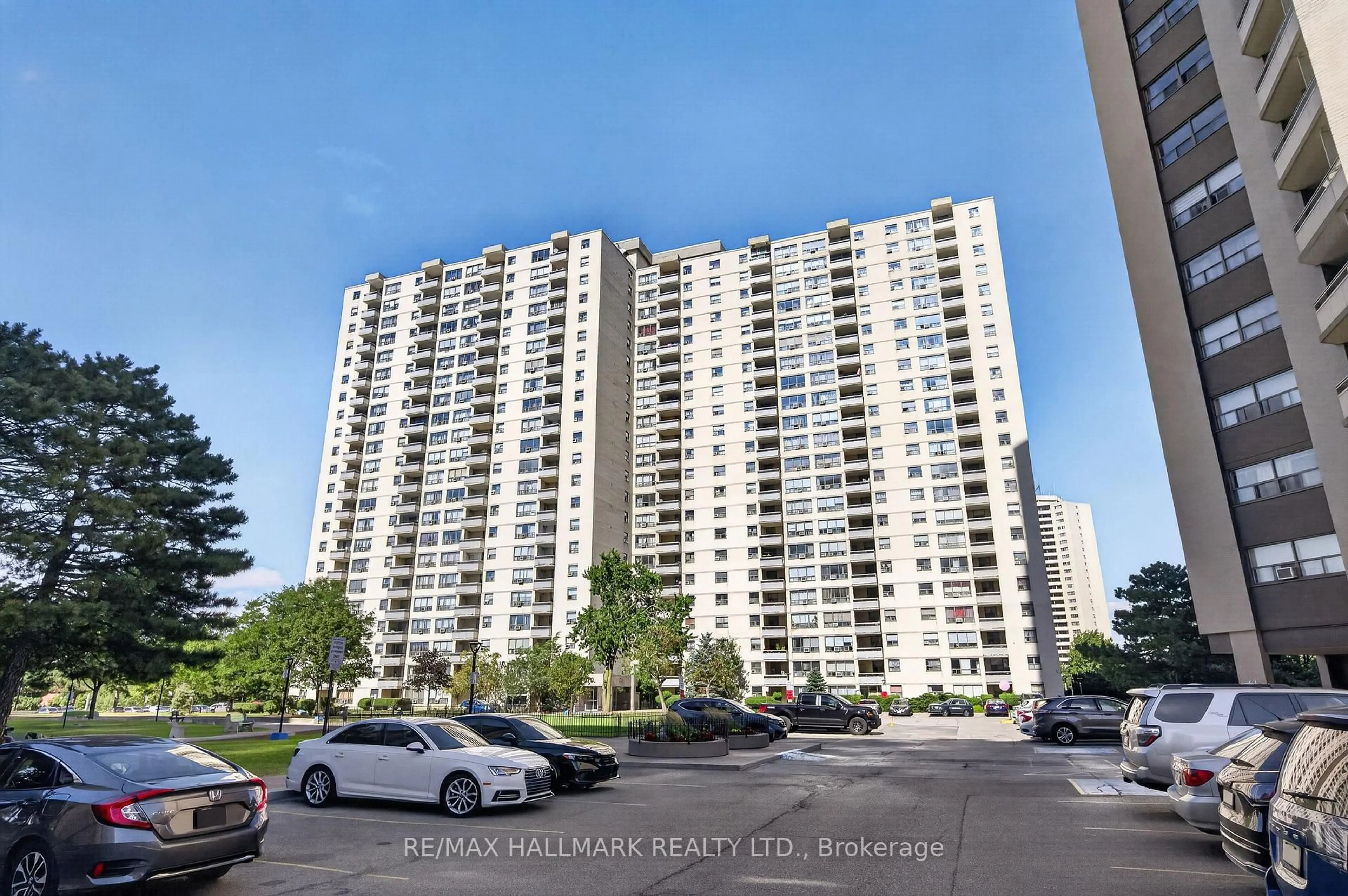 A pic from outside/outdoor area/front of a property/back of a property/a pic from drone, city buildings view from balcony for 370 Dixon Rd #912, Toronto Ontario M9R 1T2