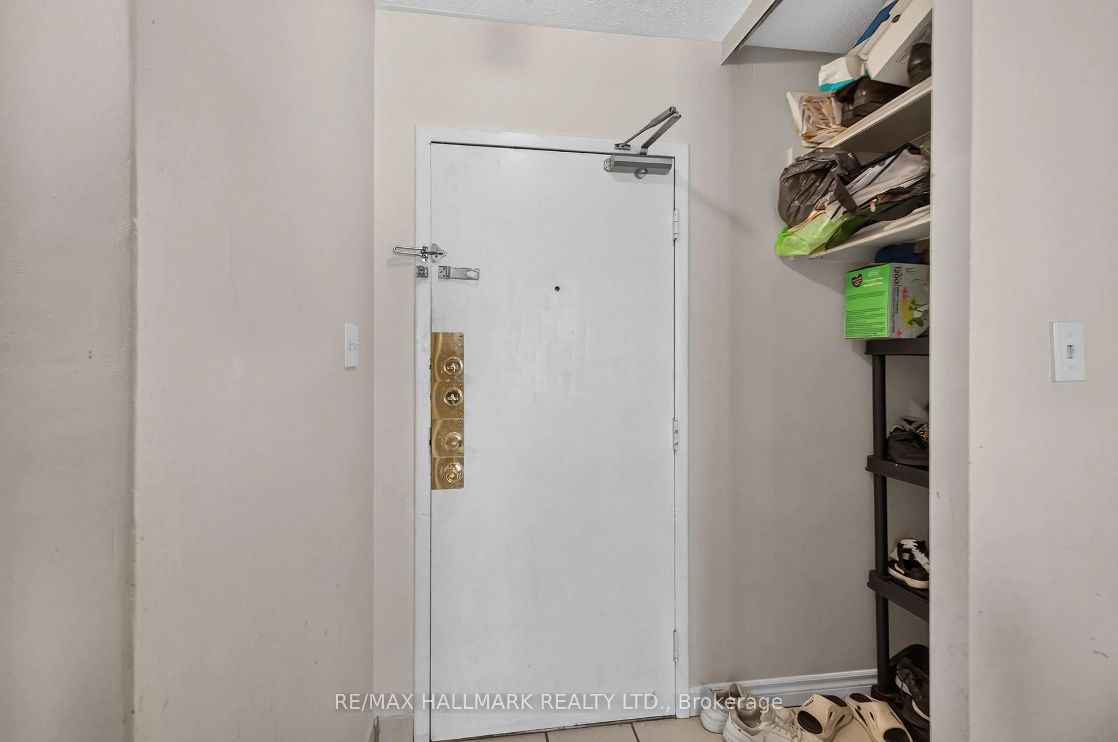 Unknown for 370 Dixon Rd #912, Toronto Ontario M9R 1T2