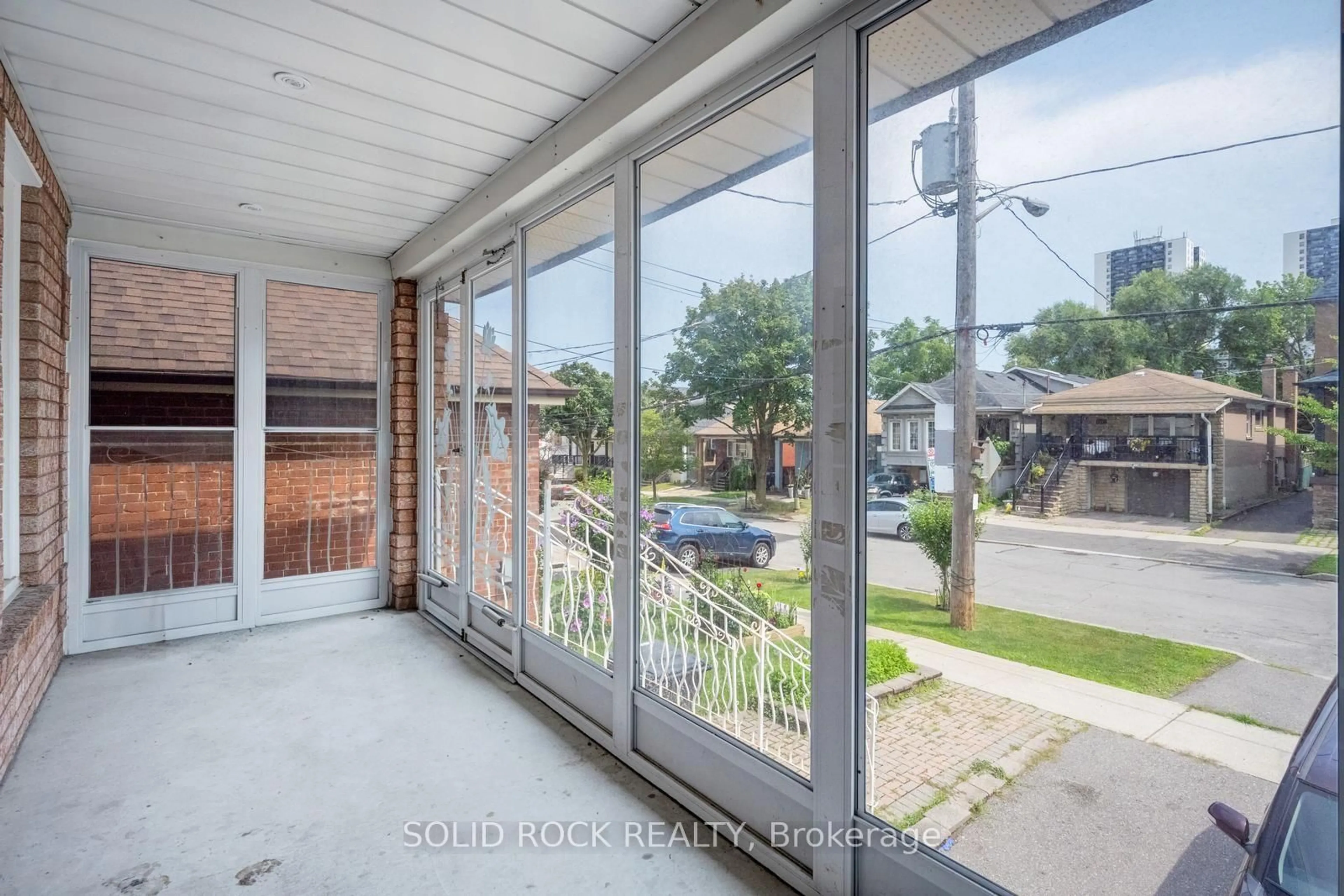 Patio, street for 18 Maple Bush Ave, Toronto Ontario M9N 1S6