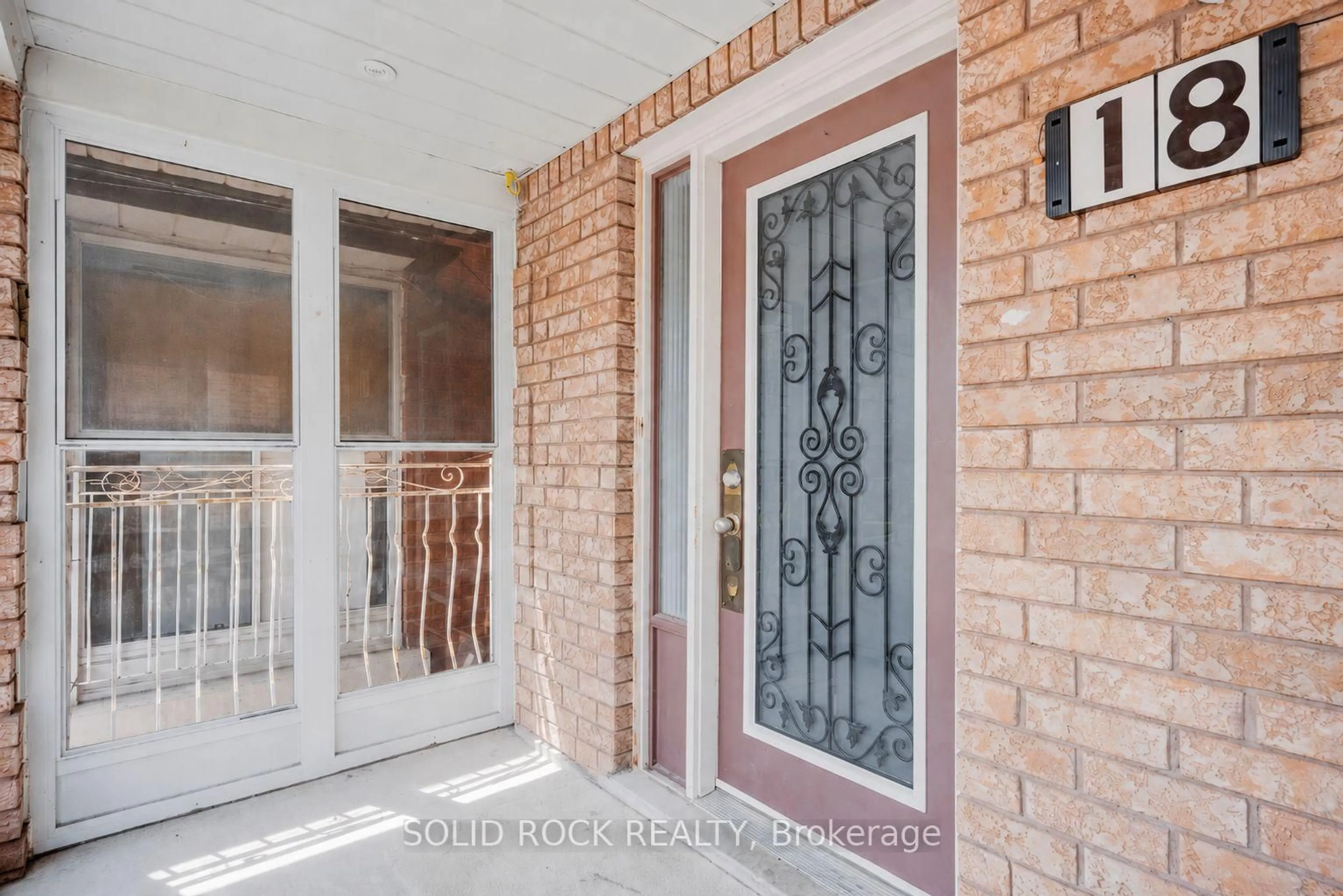 Indoor entryway for 18 Maple Bush Ave, Toronto Ontario M9N 1S6