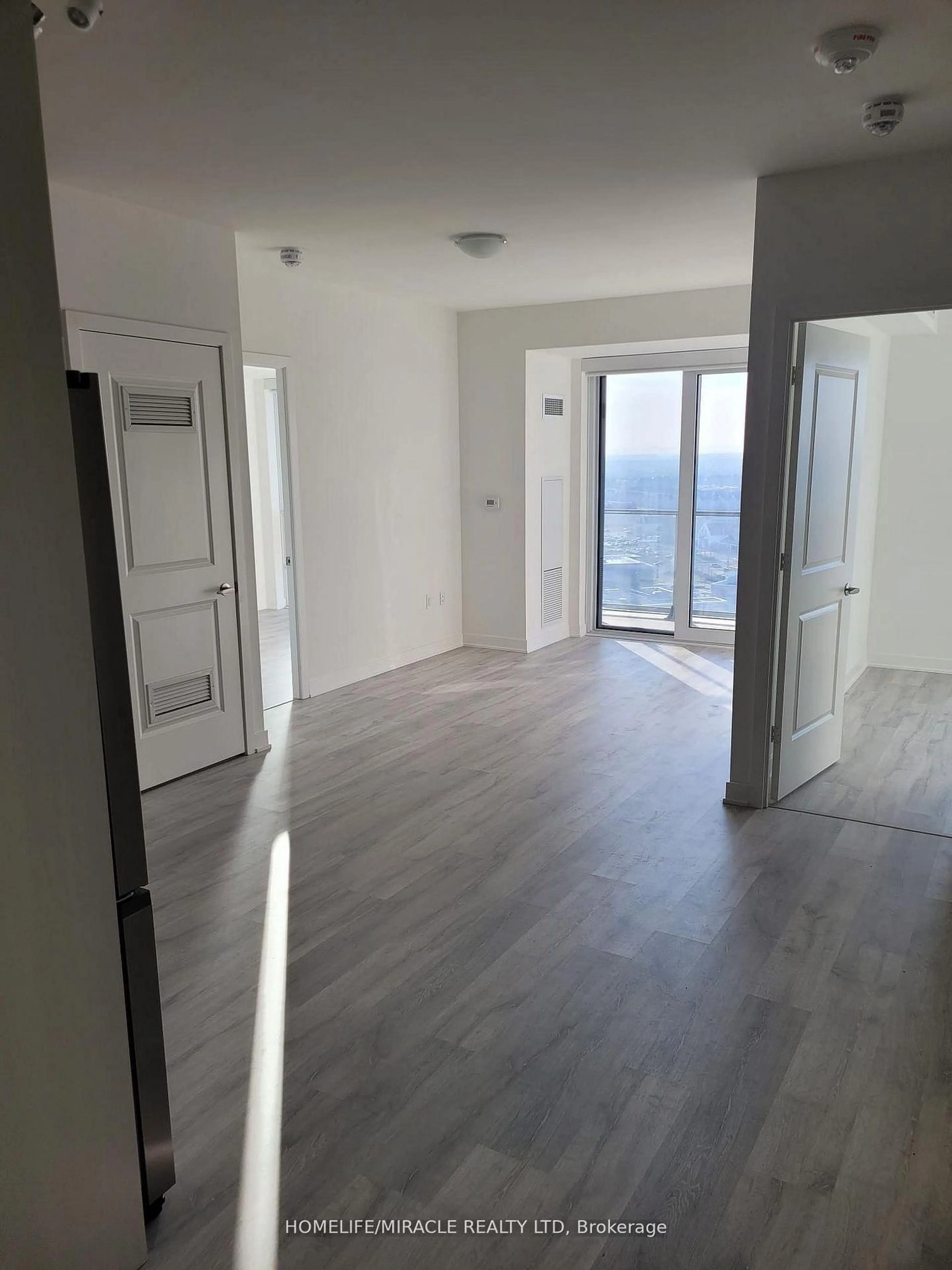 A pic of a room for 4655 Metcalfe Ave #1801, Mississauga Ontario L5M 0Z7