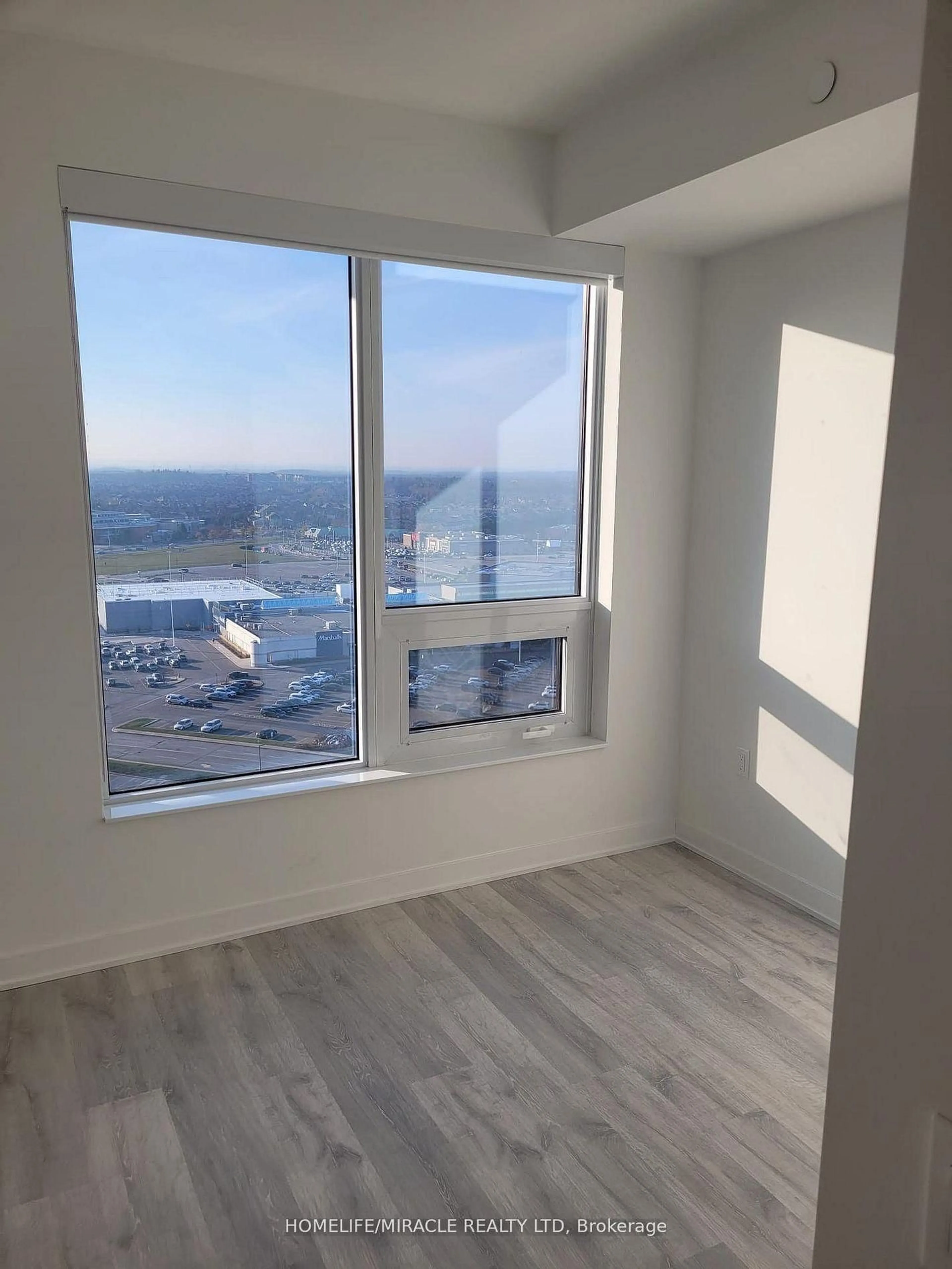 A pic of a room for 4655 Metcalfe Ave #1801, Mississauga Ontario L5M 0Z7
