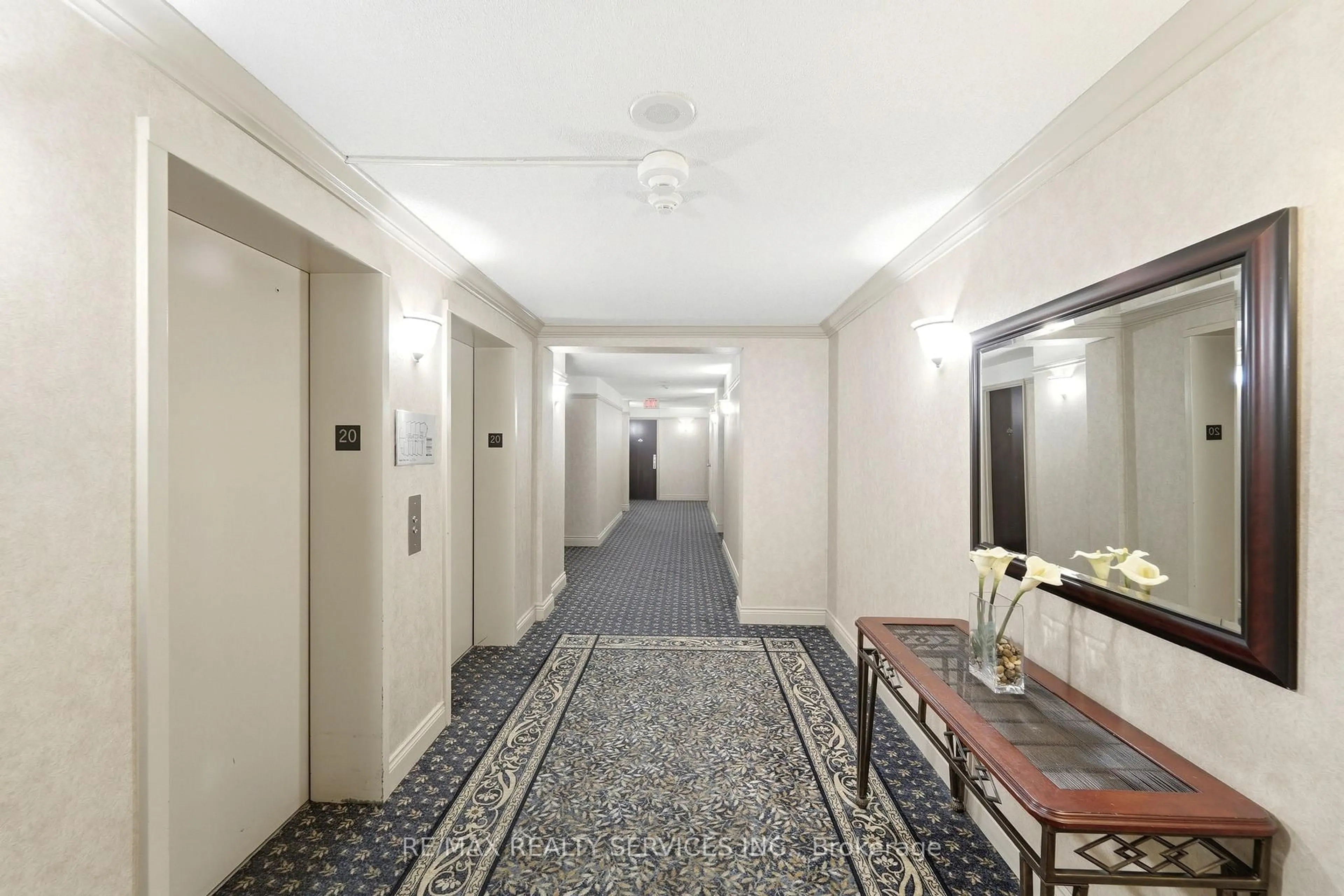 Indoor foyer for 50 Eglinton Ave #2007, Mississauga Ontario L5R 3P5
