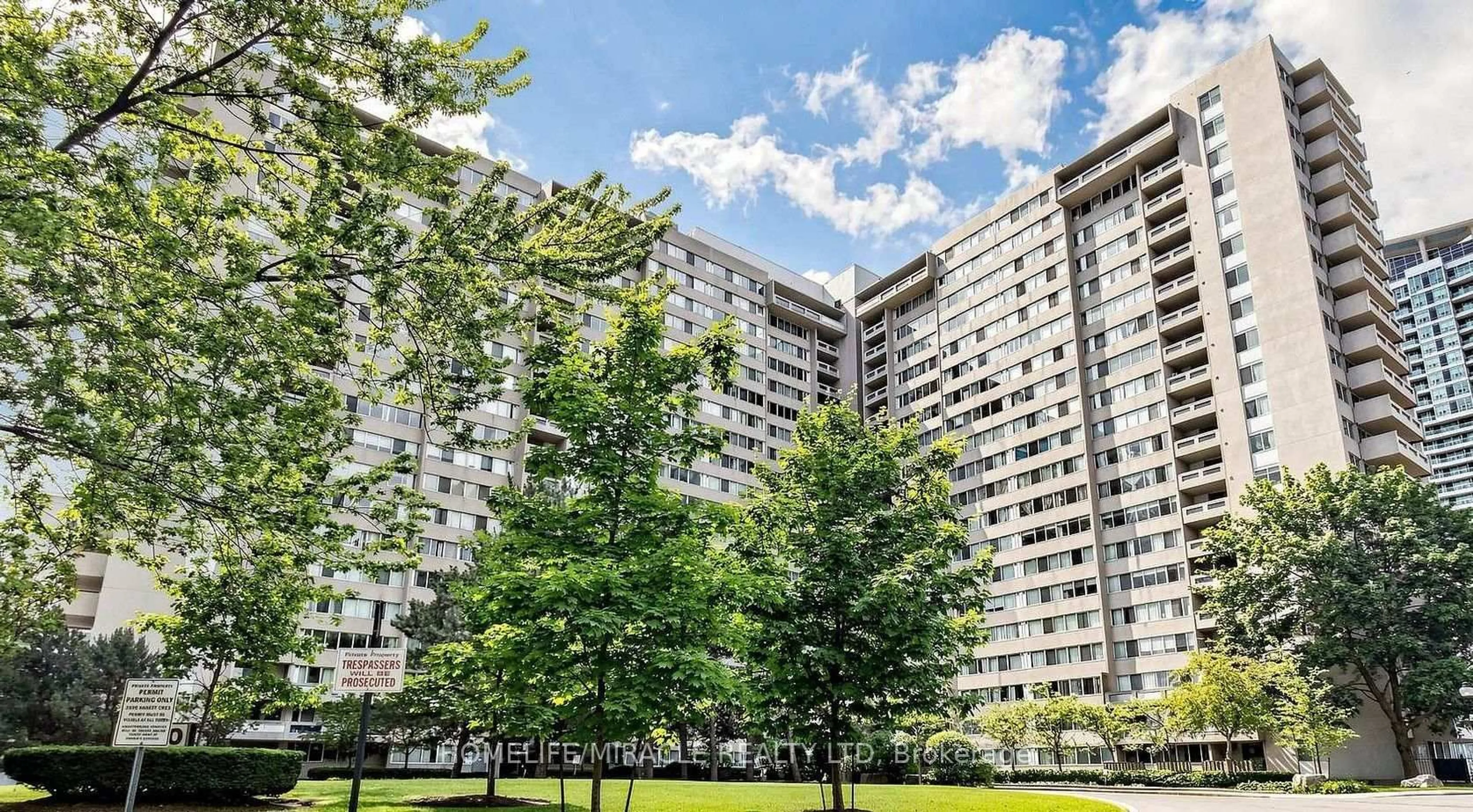 Patio, unknown for 3590 Kaneff Cres #313, Mississauga Ontario L5A 3X3