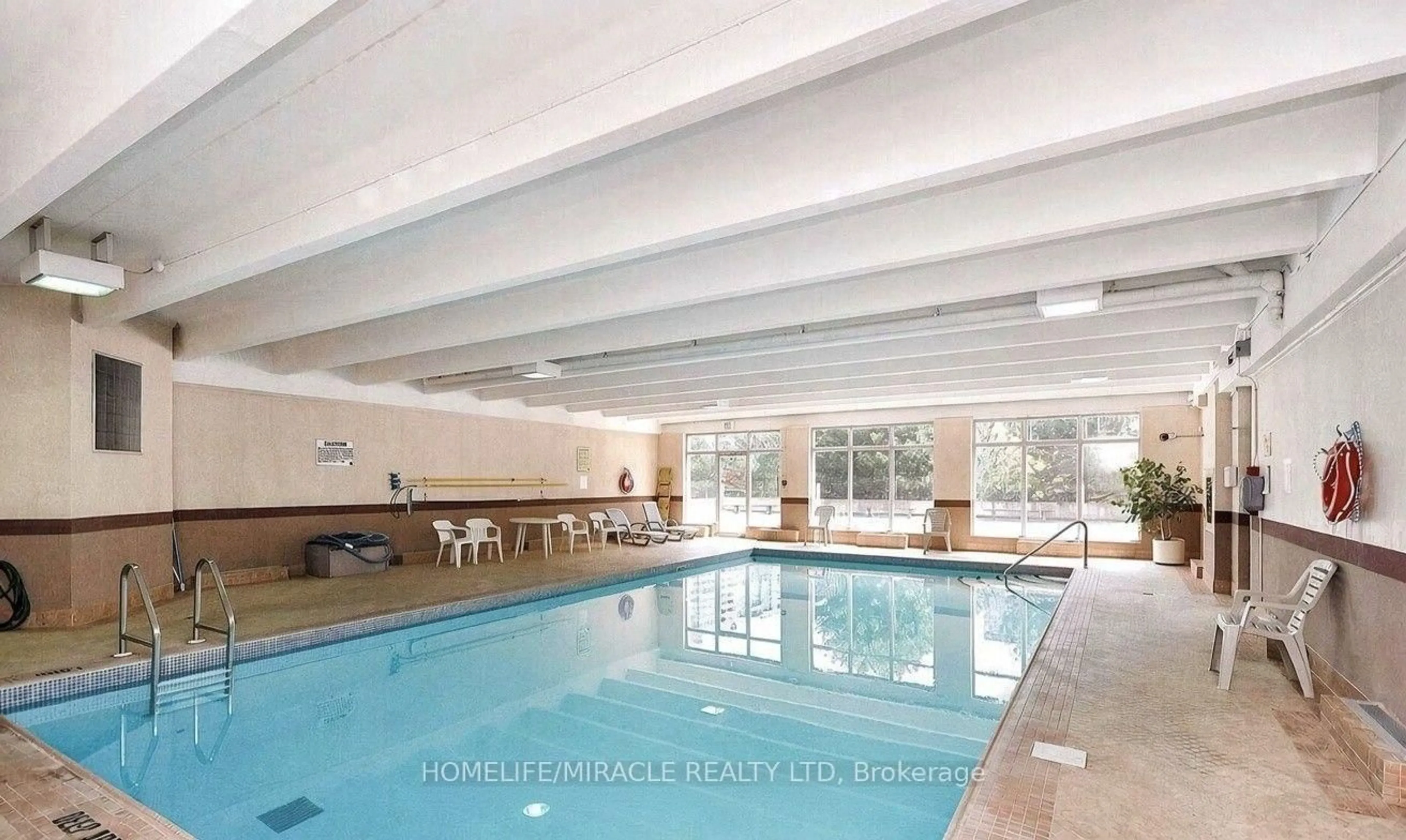 Pool for 3590 Kaneff Cres #313, Mississauga Ontario L5A 3X3