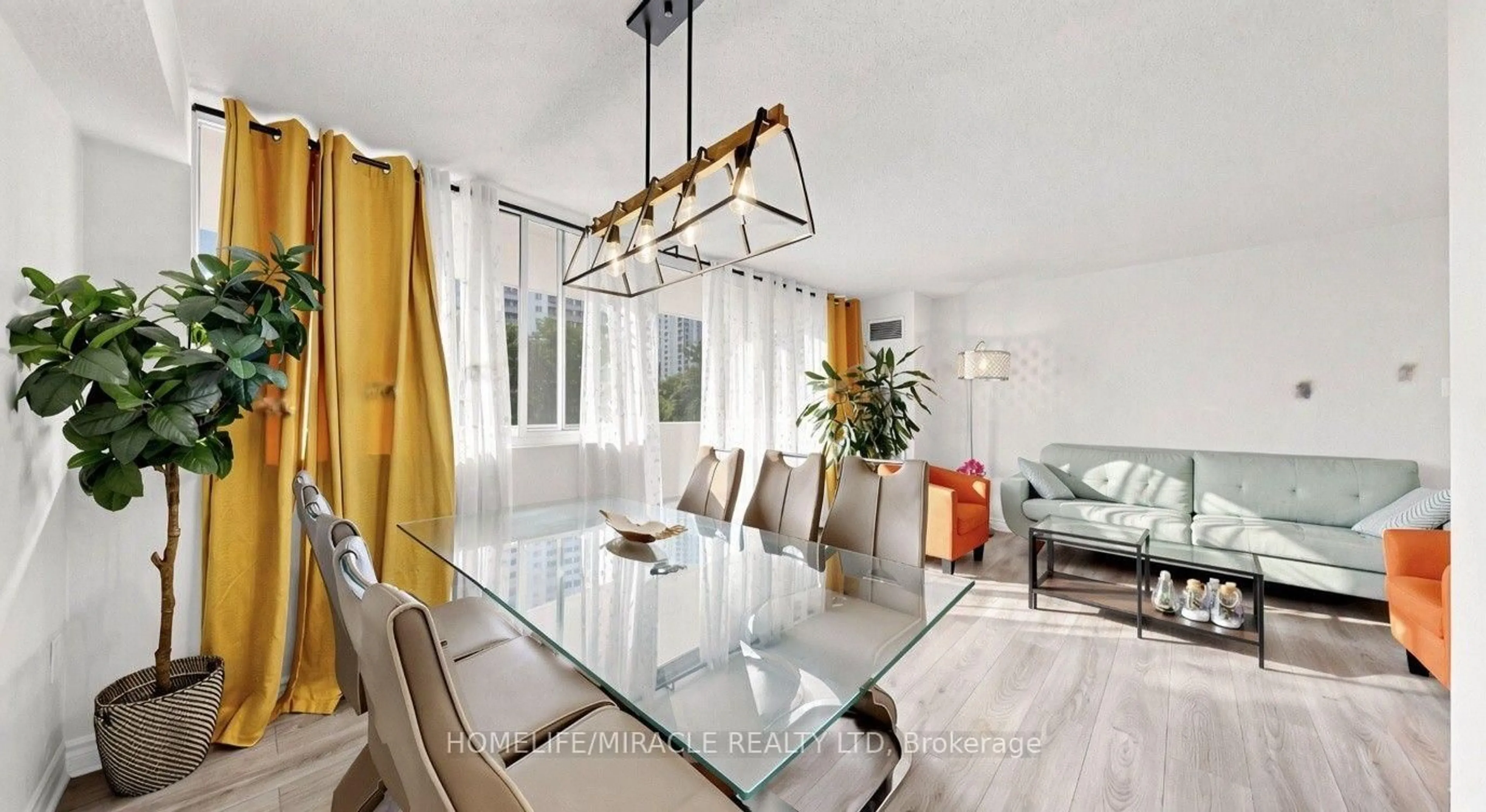 Dining room, unknown for 3590 Kaneff Cres #313, Mississauga Ontario L5A 3X3