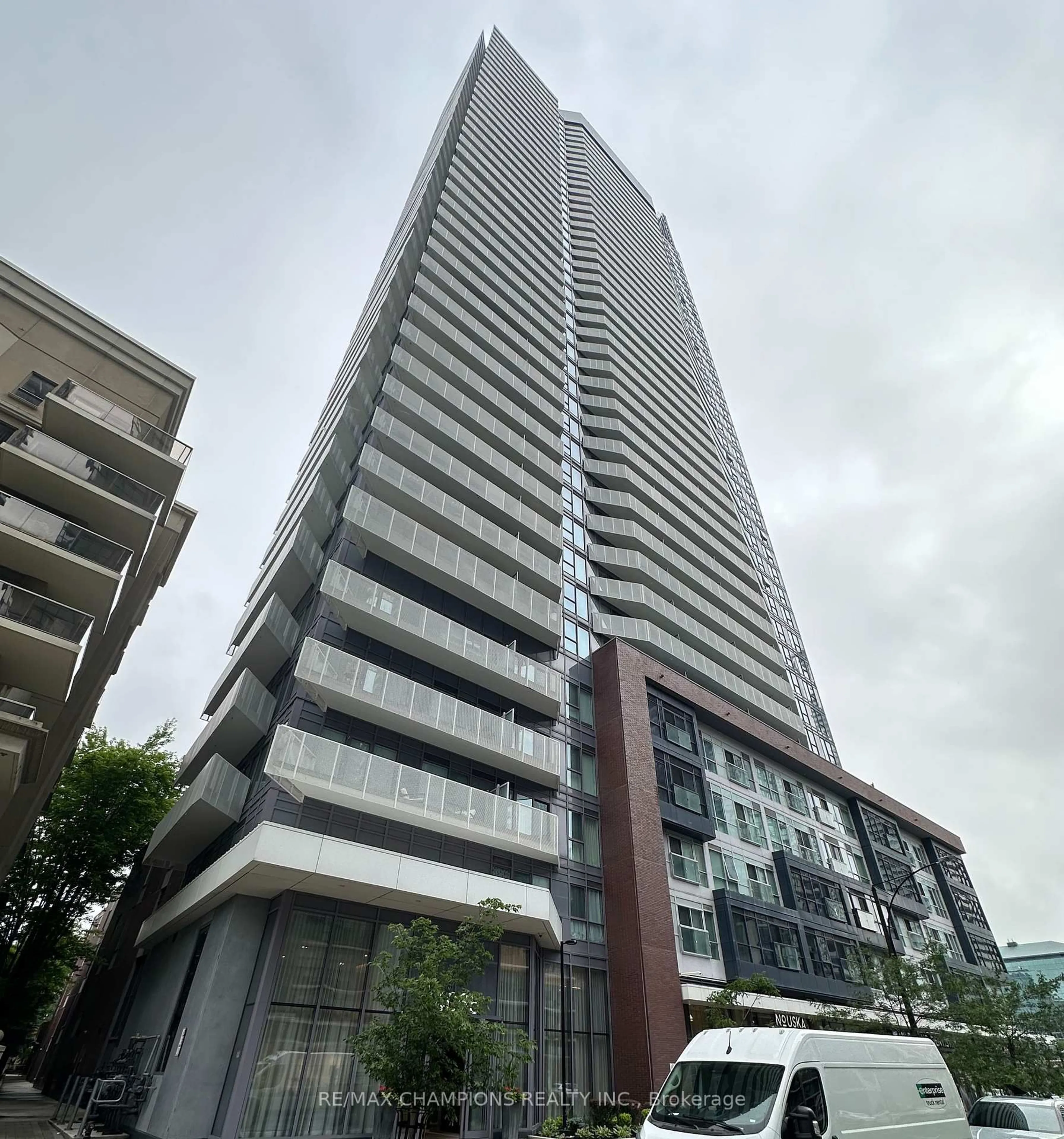 Indoor foyer for 4065 Confederation Pkwy #1402, Mississauga Ontario L5B 0L4