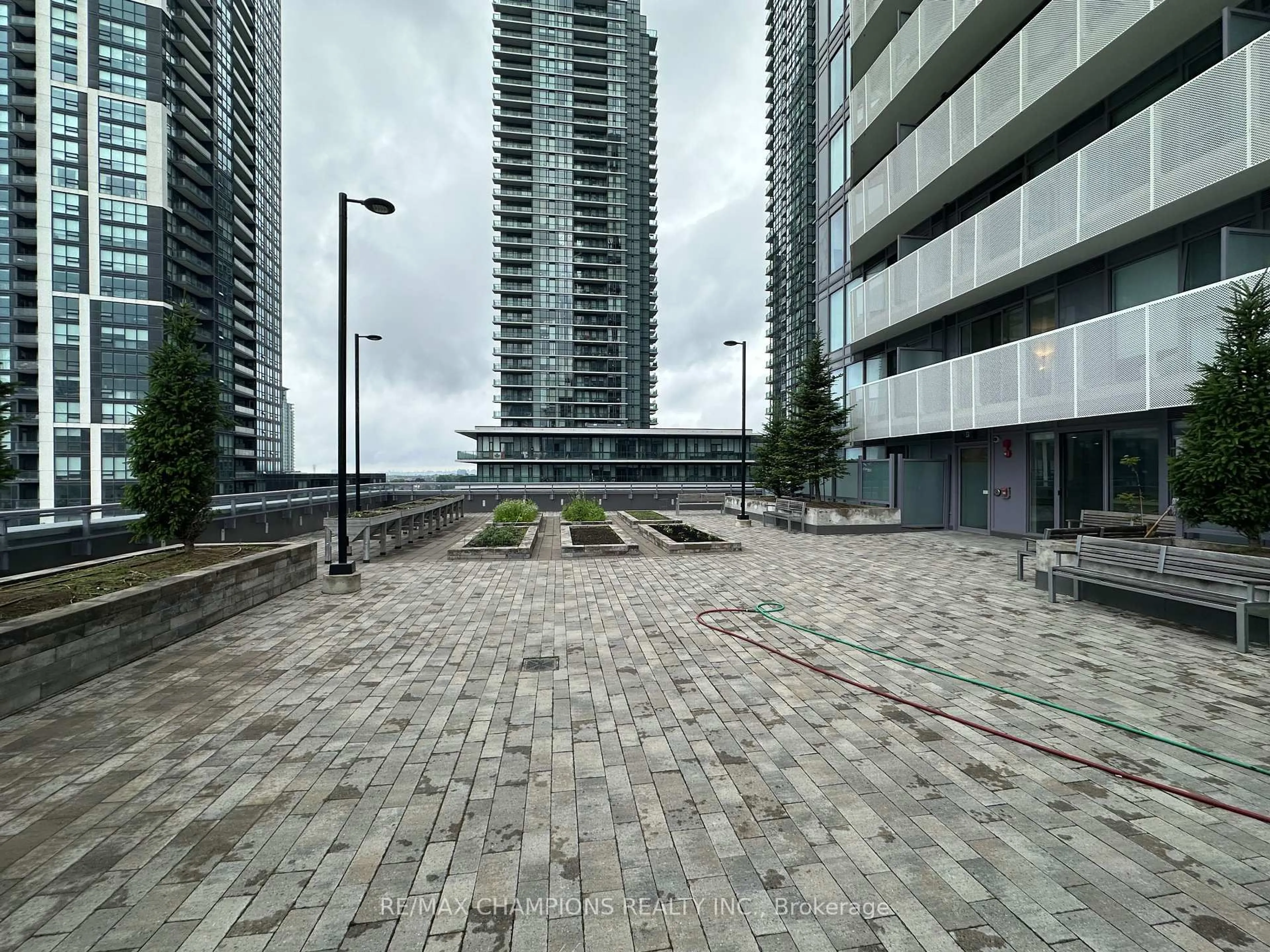 Patio, street for 4065 Confederation Pkwy #1402, Mississauga Ontario L5B 0L4