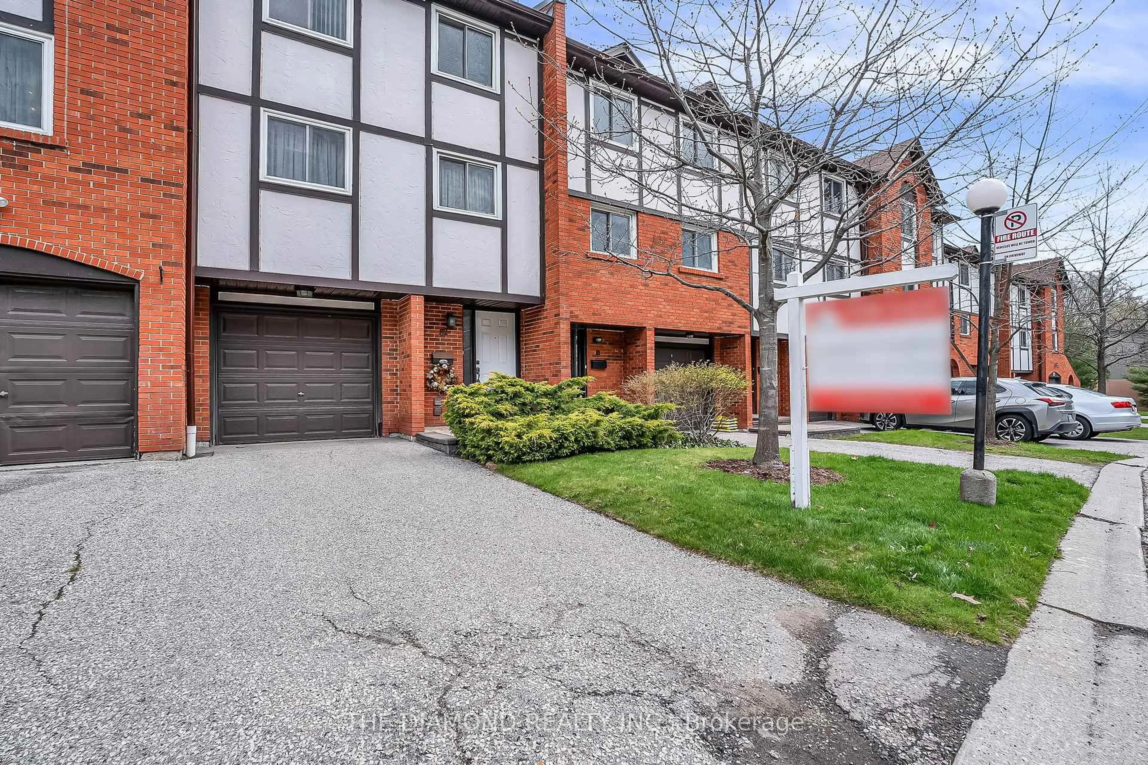 Home with brick exterior material, street for 1755 Rathburn Rd #82, Mississauga Ontario L4W 2M8