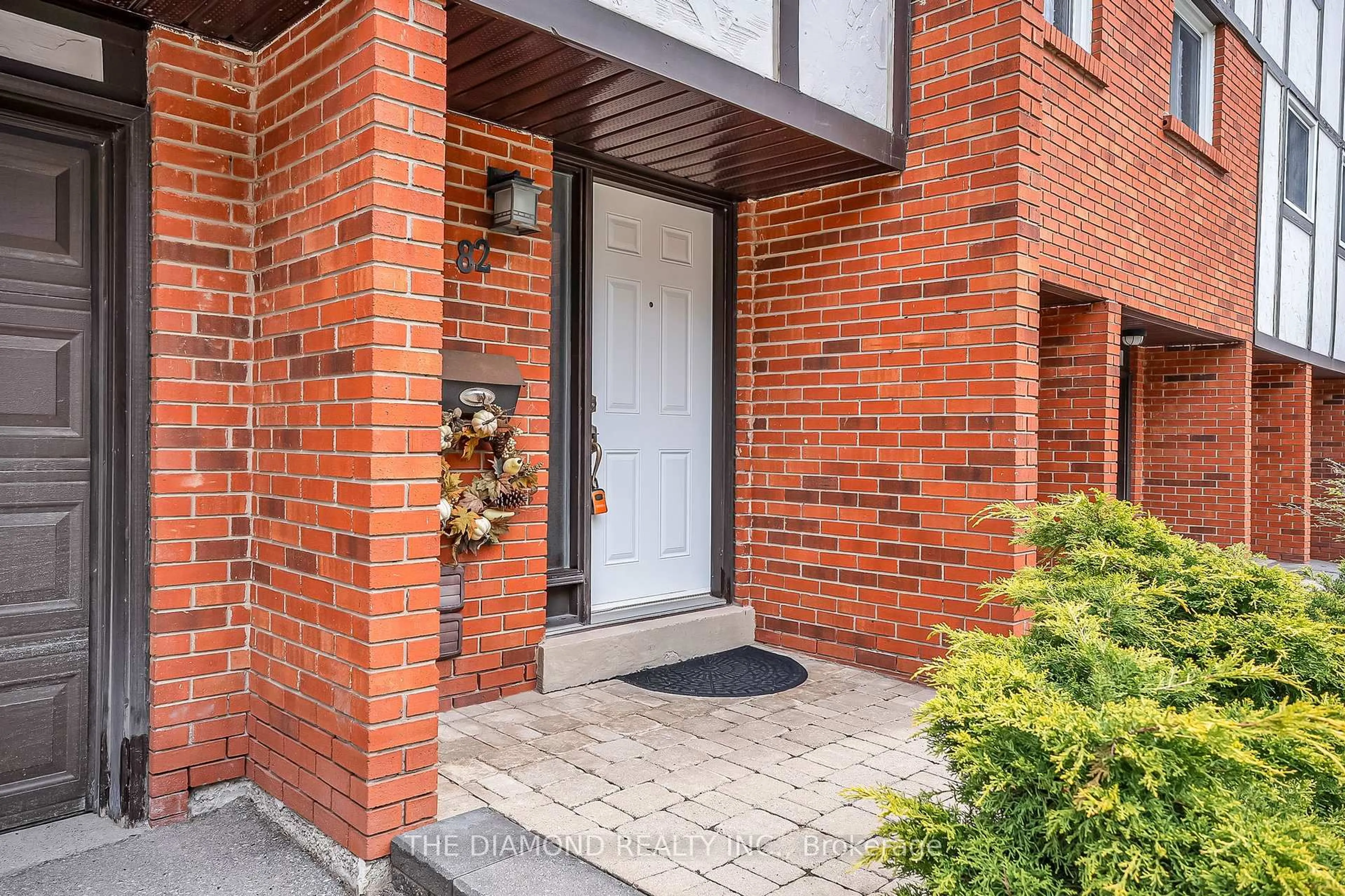 Home with brick exterior material, street for 1755 Rathburn Rd #82, Mississauga Ontario L4W 2M8