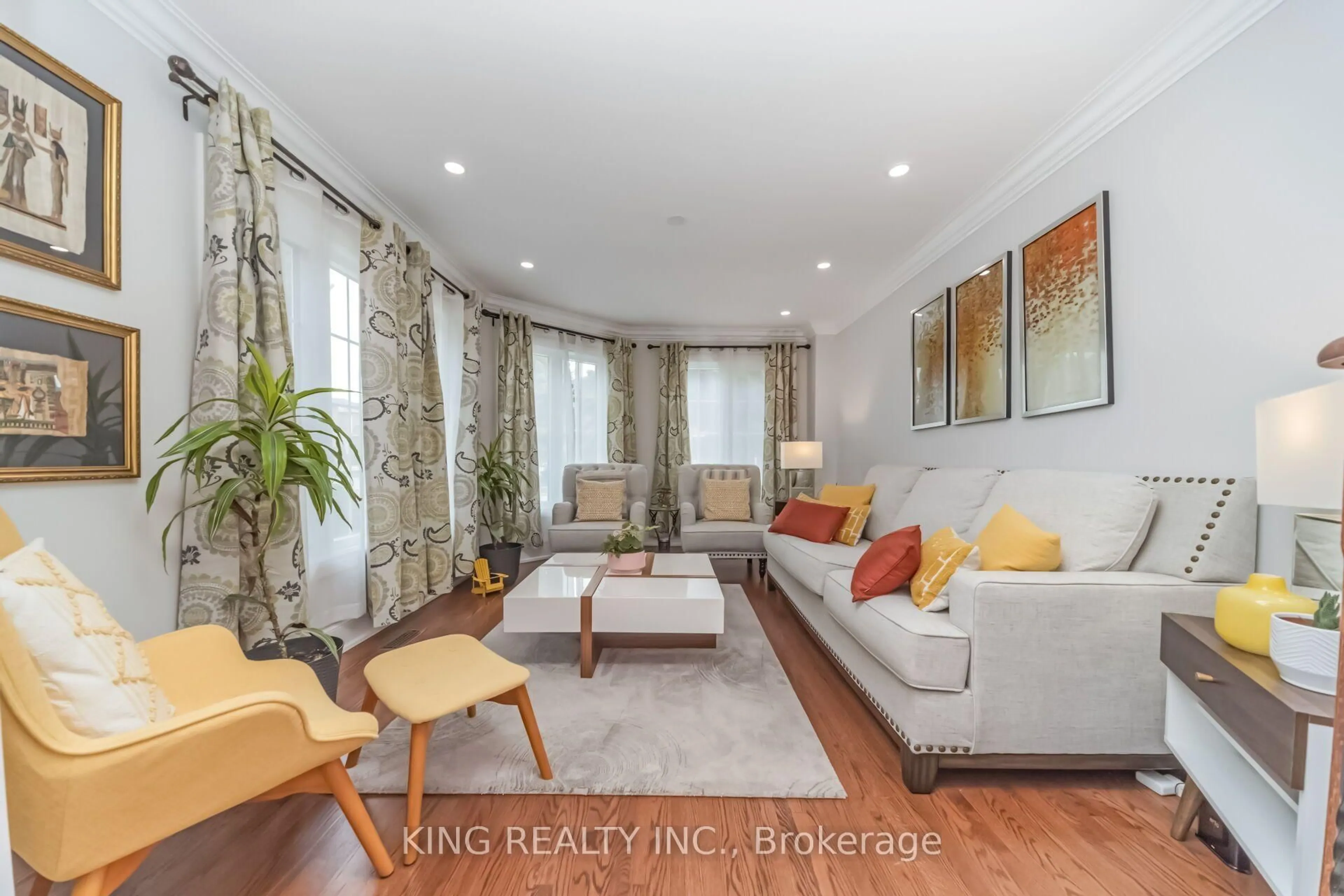 Living room with furniture, wood/laminate floor for 1427 Grossi St, Mississauga Ontario L5V 1T9