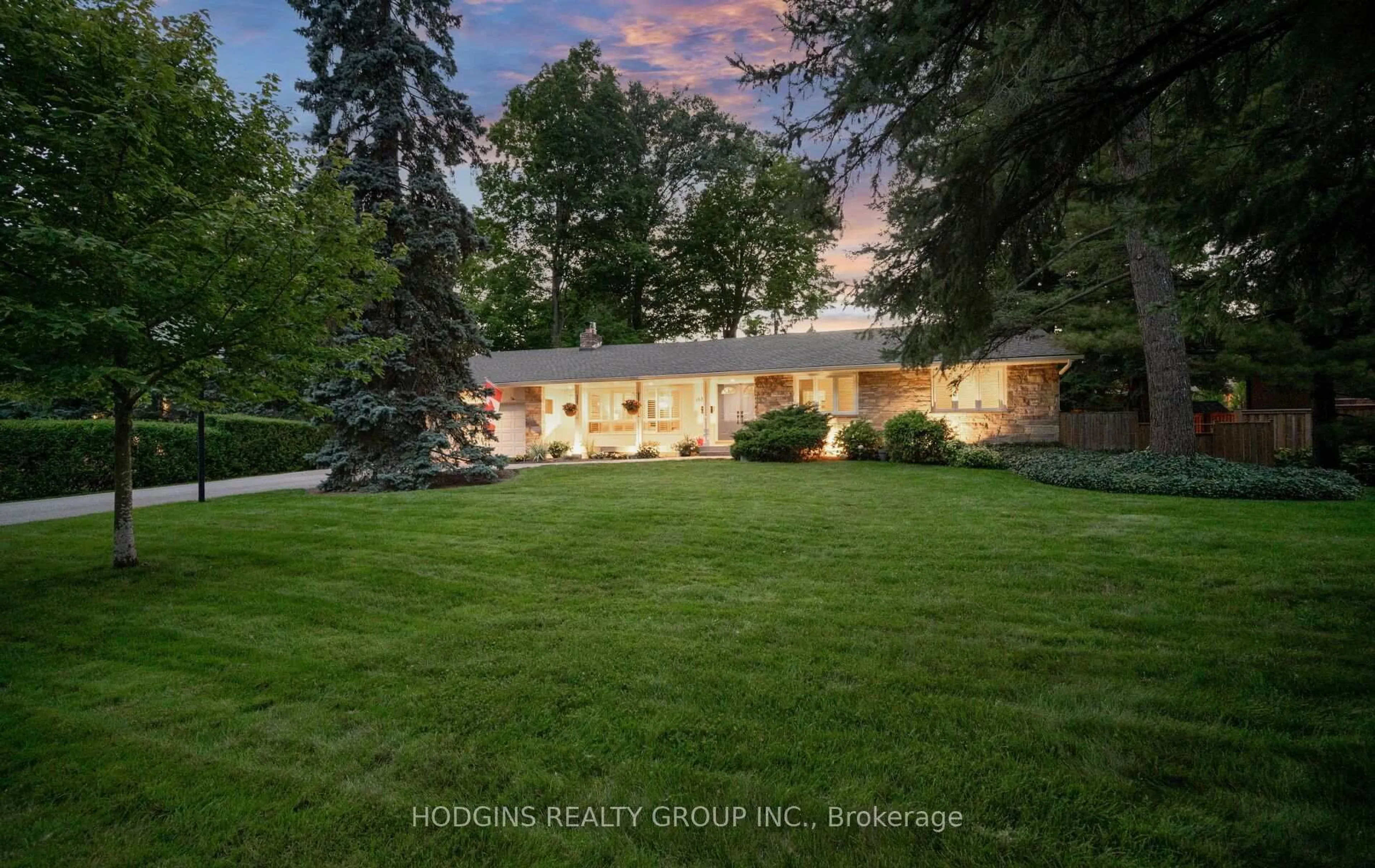 A pic from outside/outdoor area/front of a property/back of a property/a pic from drone, unknown for 1837 Will Scarlett Dr, Mississauga Ontario L5K 1J6
