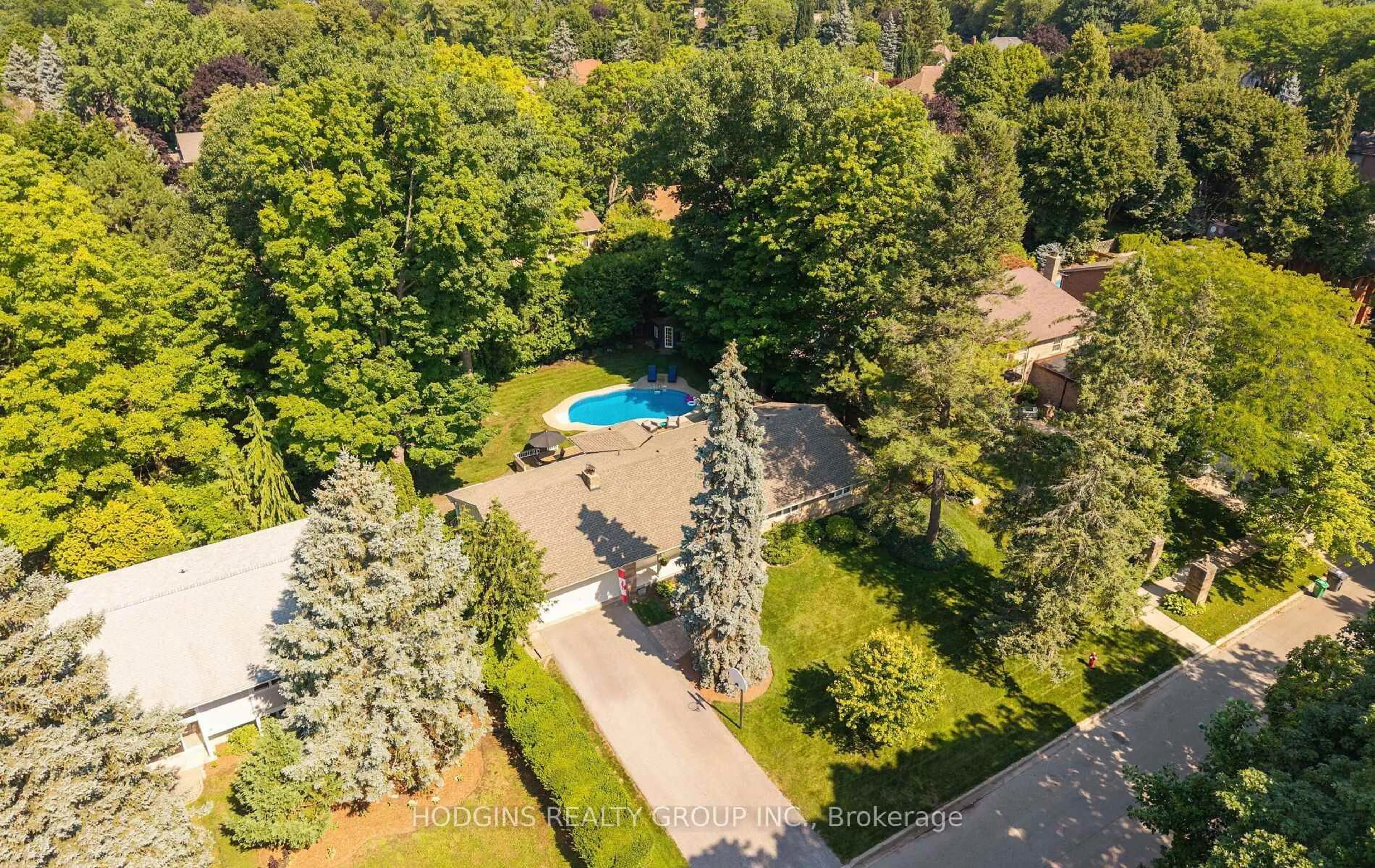 A pic from outside/outdoor area/front of a property/back of a property/a pic from drone, unknown for 1837 Will Scarlett Dr, Mississauga Ontario L5K 1J6