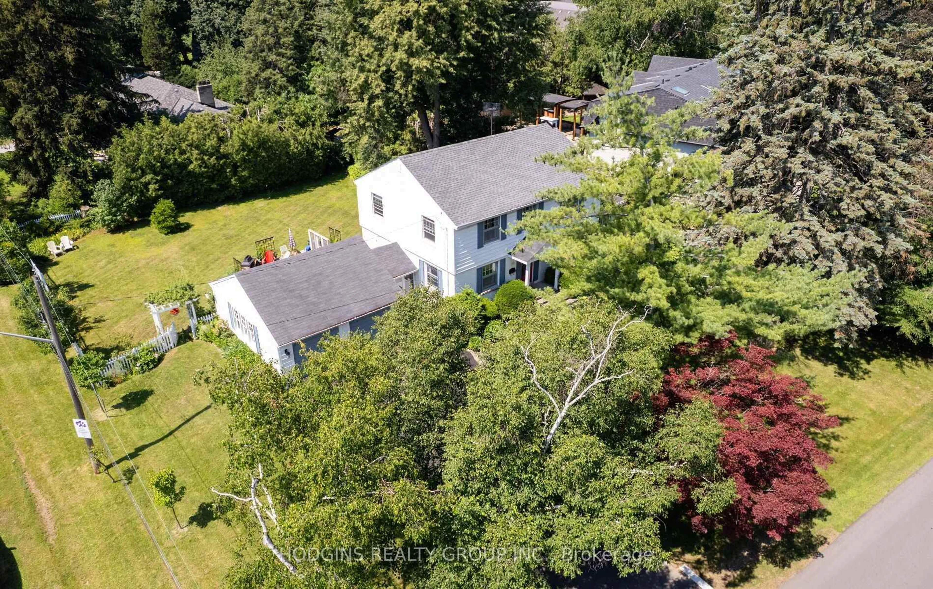 A pic from outside/outdoor area/front of a property/back of a property/a pic from drone, street for 1558 Broadmoor Ave, Mississauga Ontario L5G 3V1