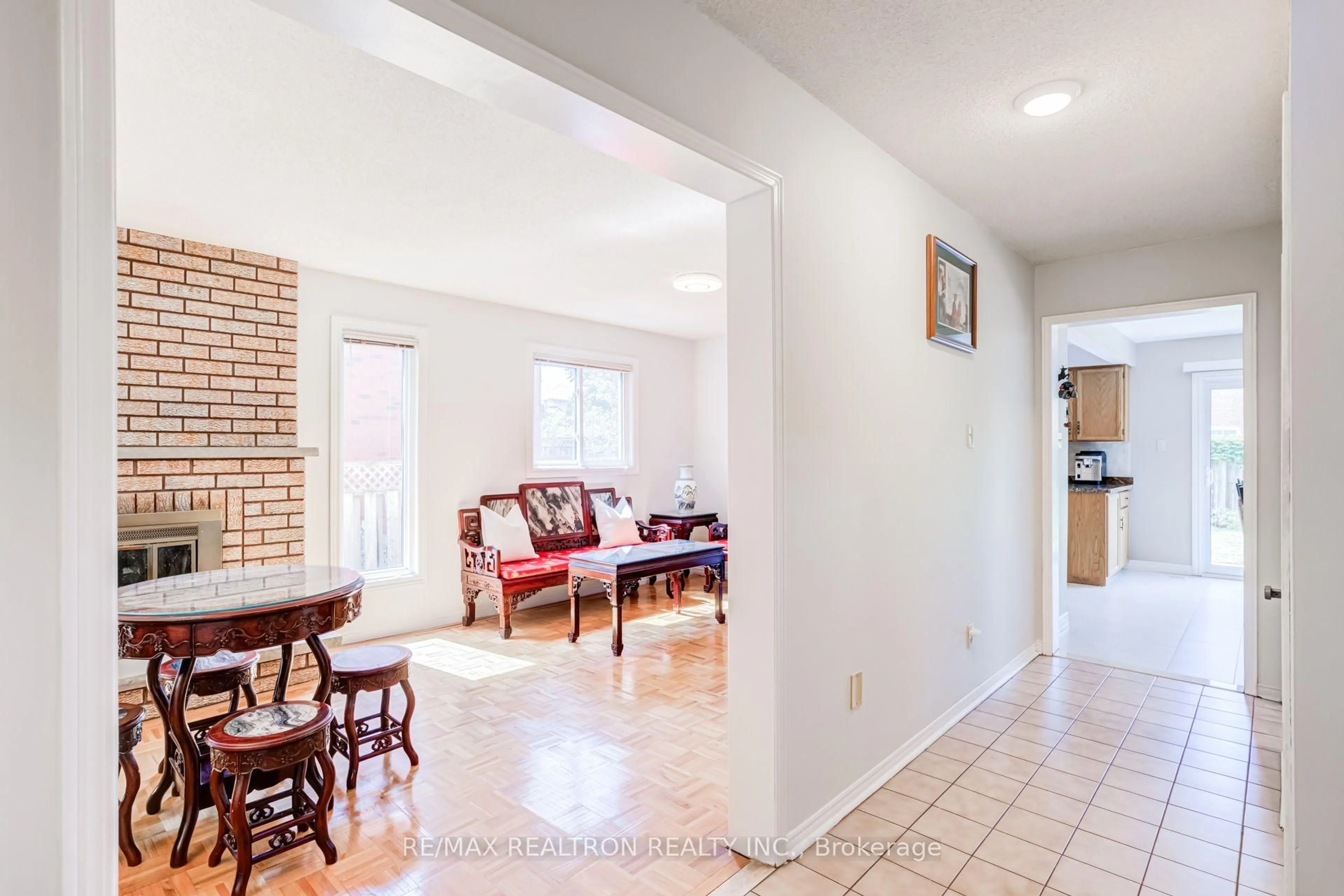 Indoor entryway for 4379 Radisson Cres, Mississauga Ontario L5M 4C4