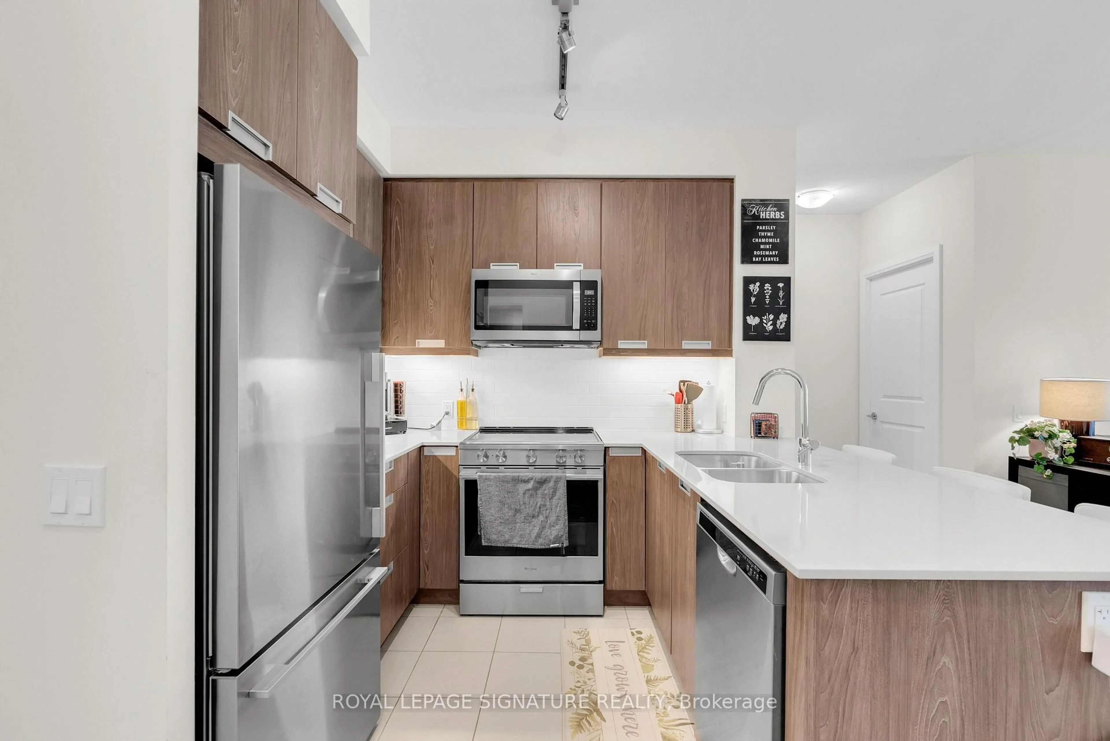 Standard kitchen, unknown for 35 Watergarden Dr #218, Mississauga Ontario L5R 0G8