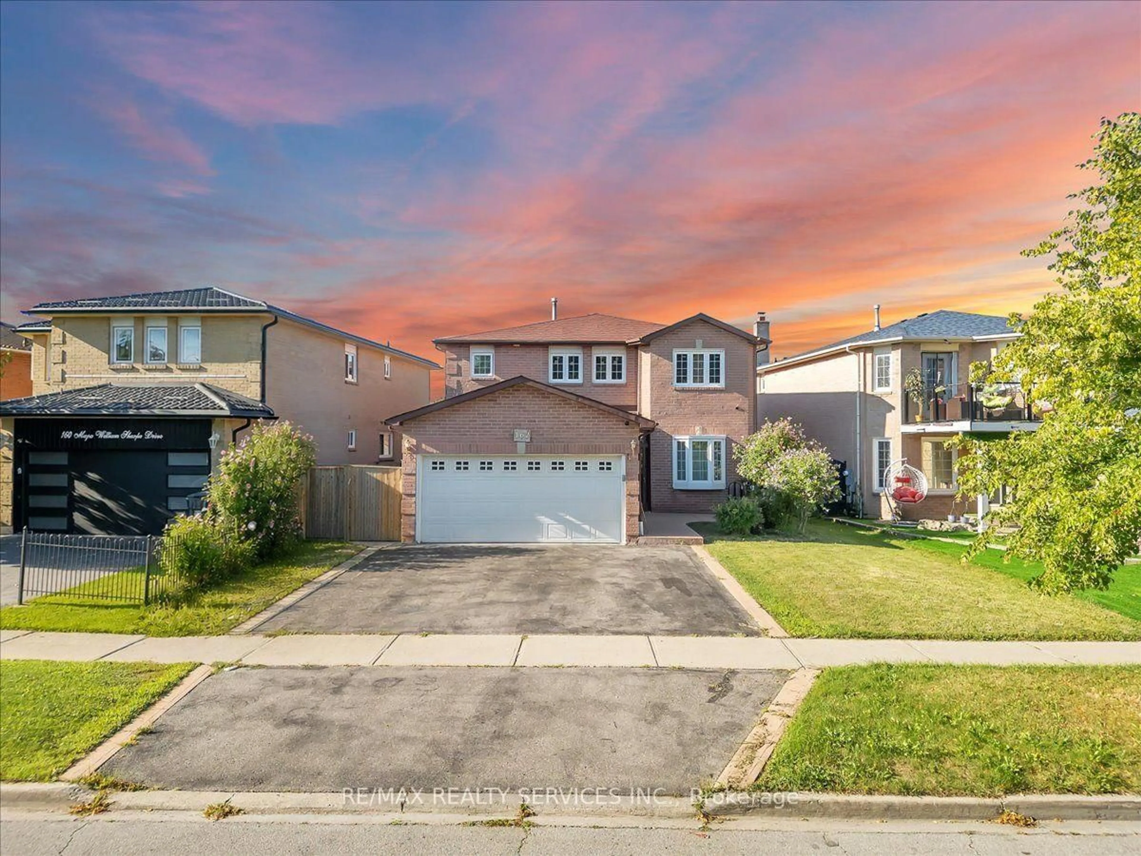 A pic from outside/outdoor area/front of a property/back of a property/a pic from drone, street for 162 Major William Sharpe Dr, Brampton Ontario L6X 4C3