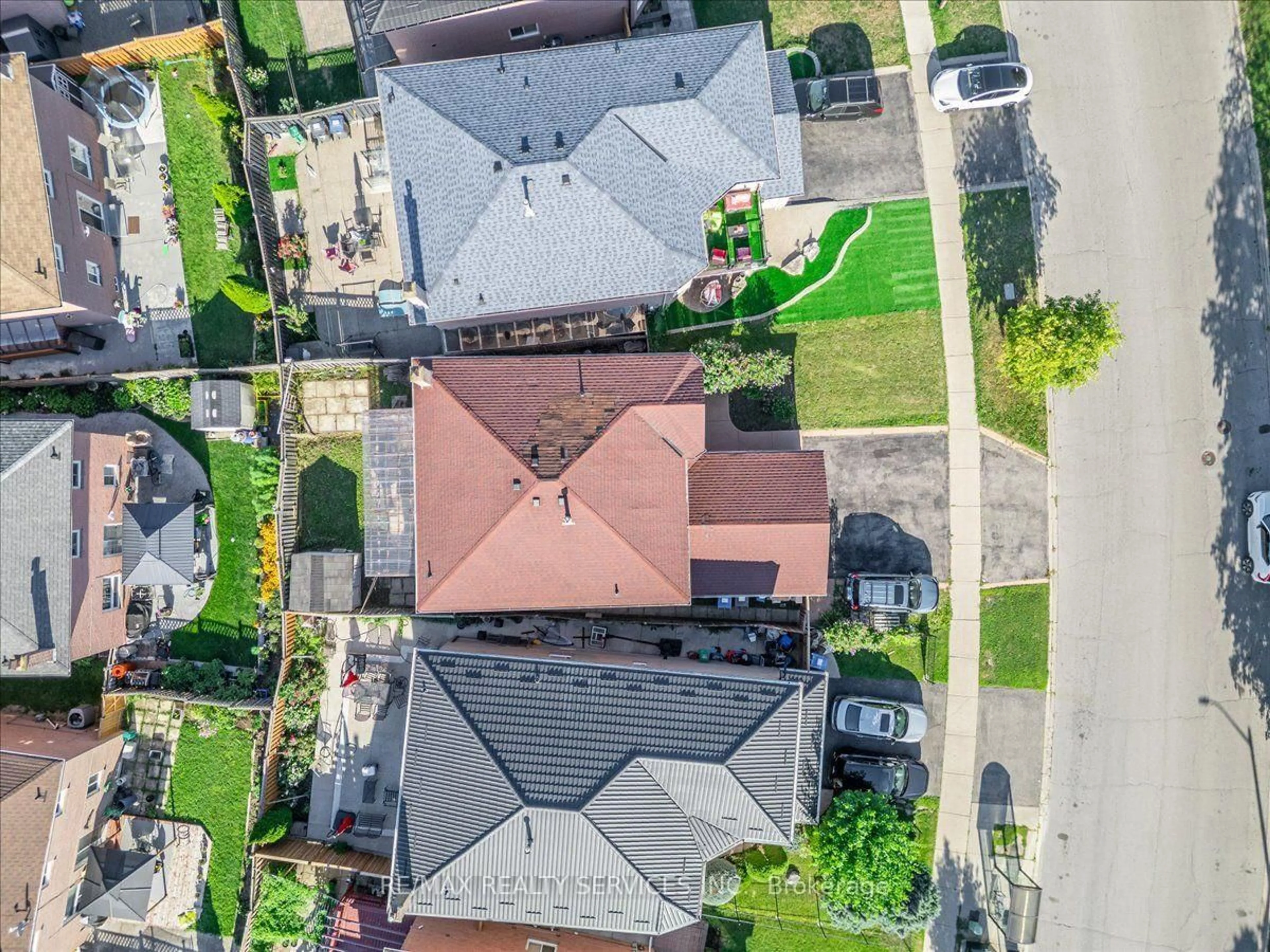 A pic from outside/outdoor area/front of a property/back of a property/a pic from drone, street for 162 Major William Sharpe Dr, Brampton Ontario L6X 4C3