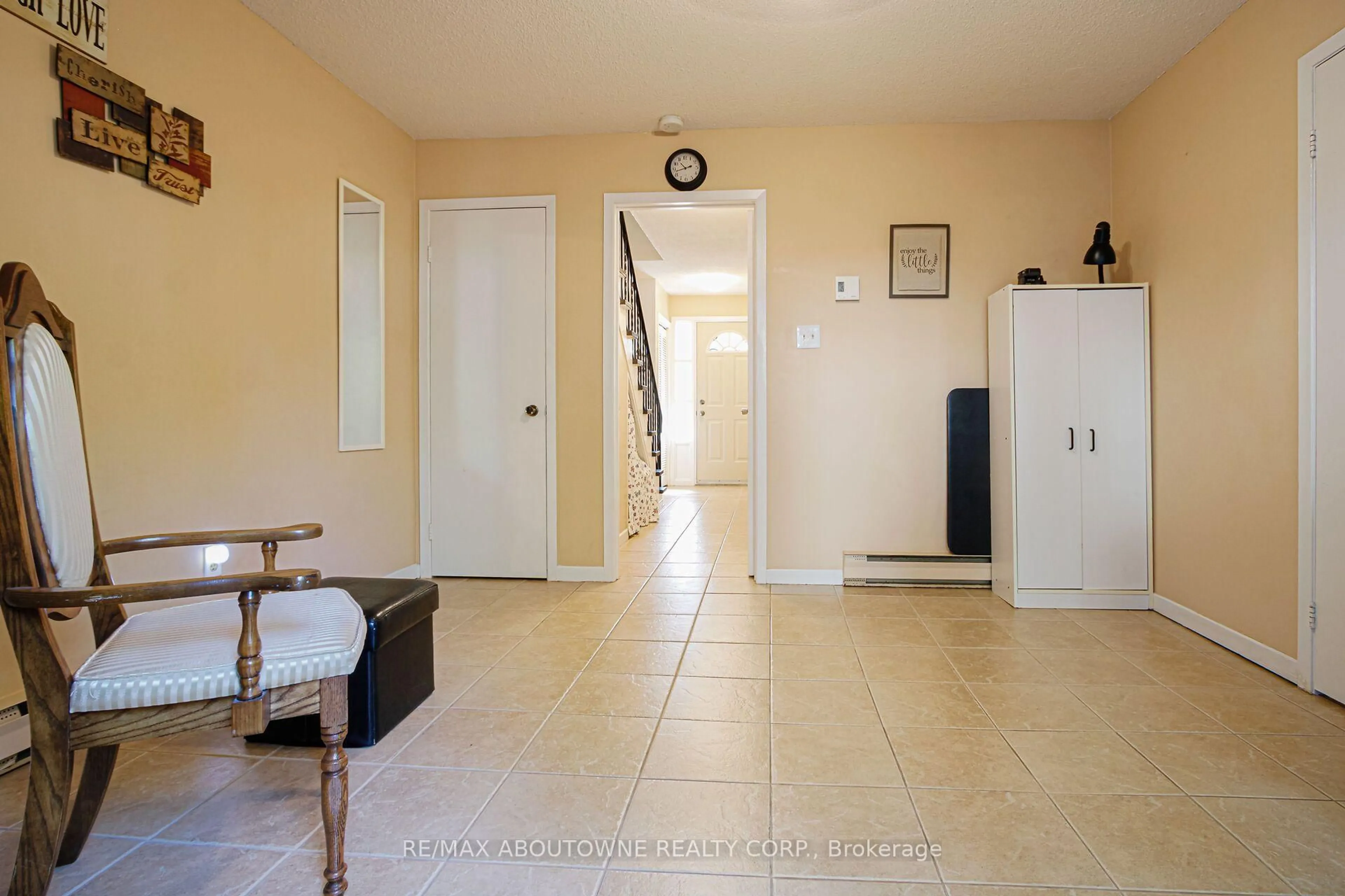 Indoor entryway for 2440 Bromsgrove Rd #50, Mississauga Ontario L5J 4J7
