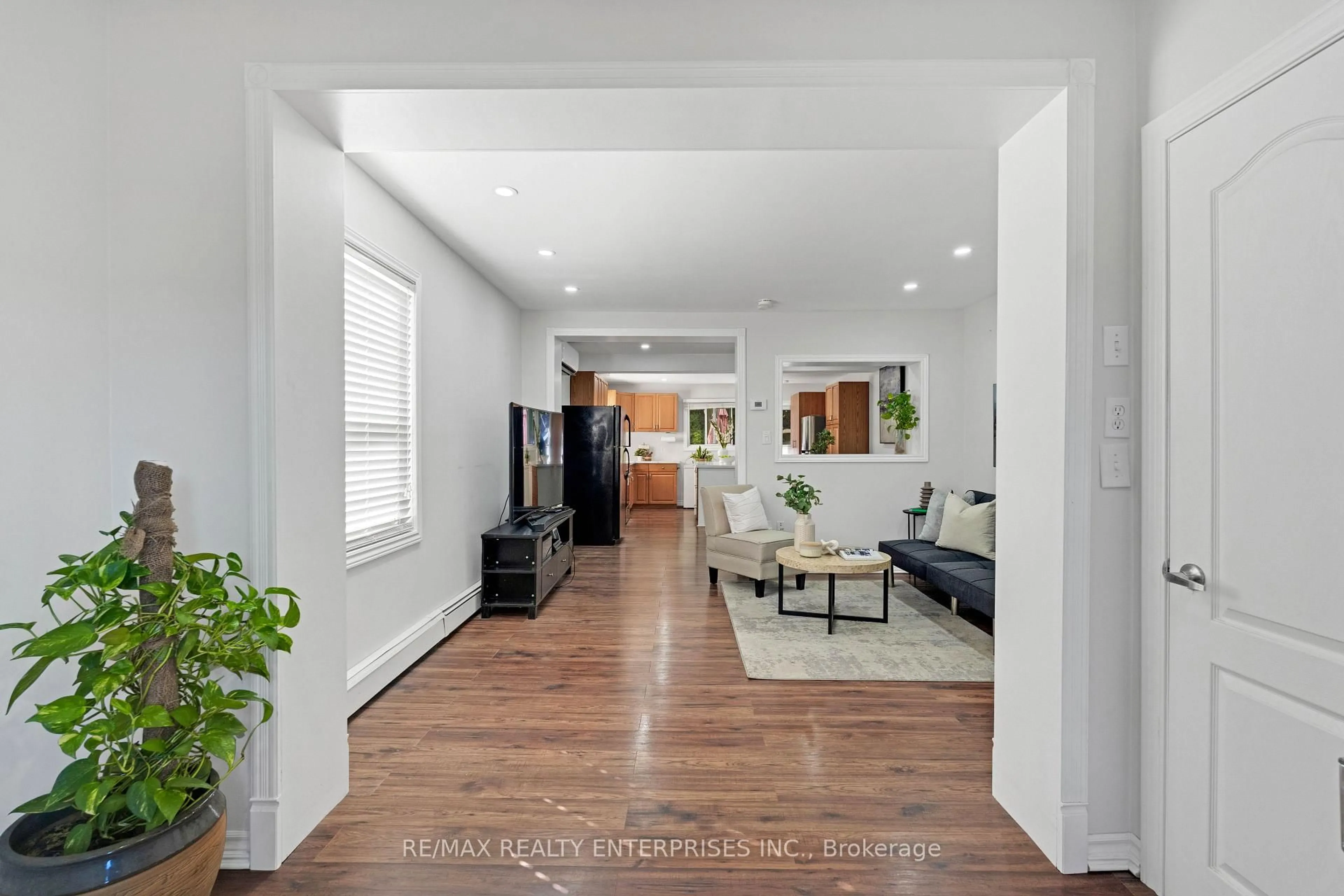Indoor entryway for 161 Angelene St, Mississauga Ontario L5G 1X1