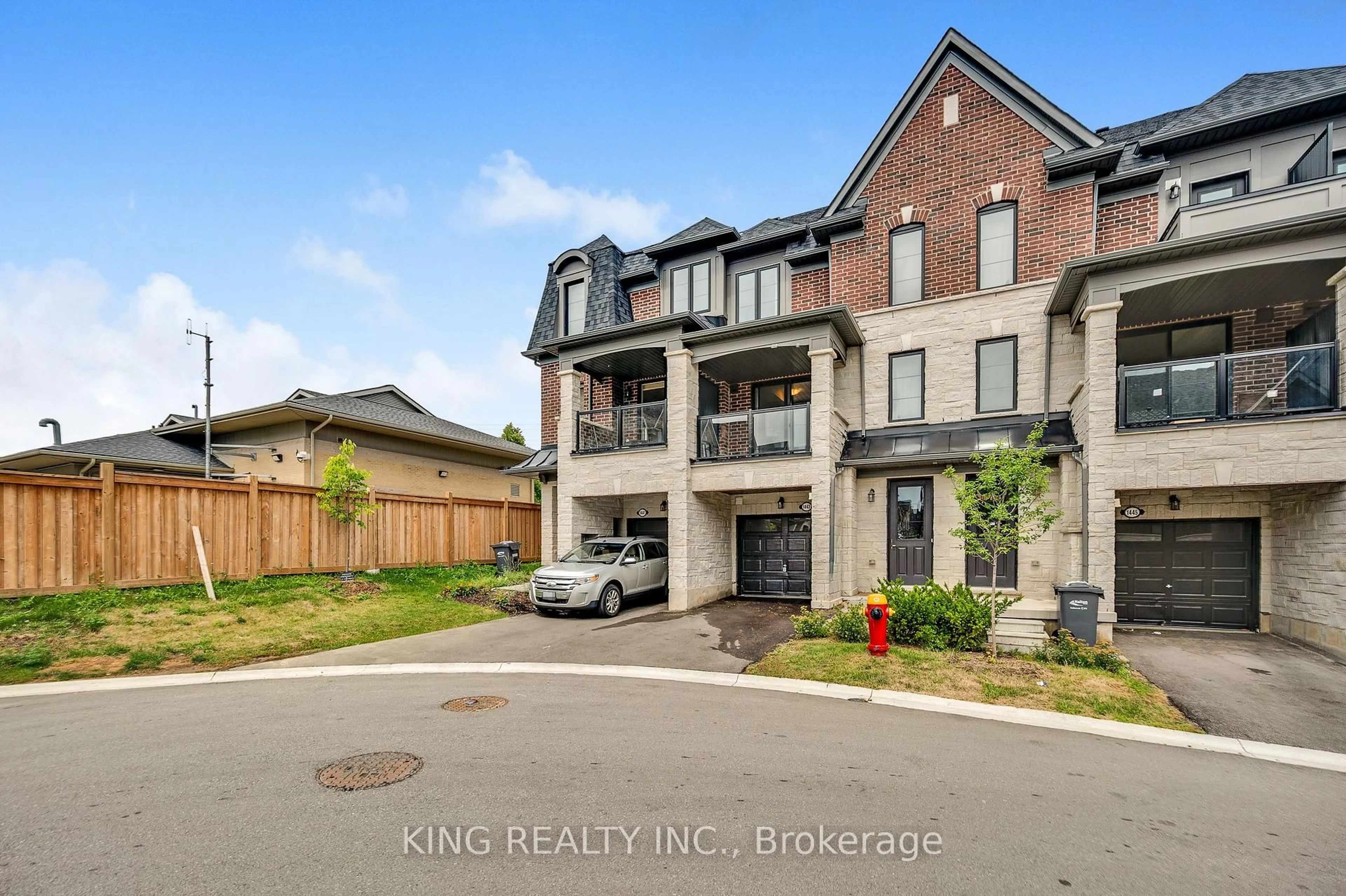 A pic from outside/outdoor area/front of a property/back of a property/a pic from drone, unknown for 1443 National Common, Burlington Ontario L7P 0V7