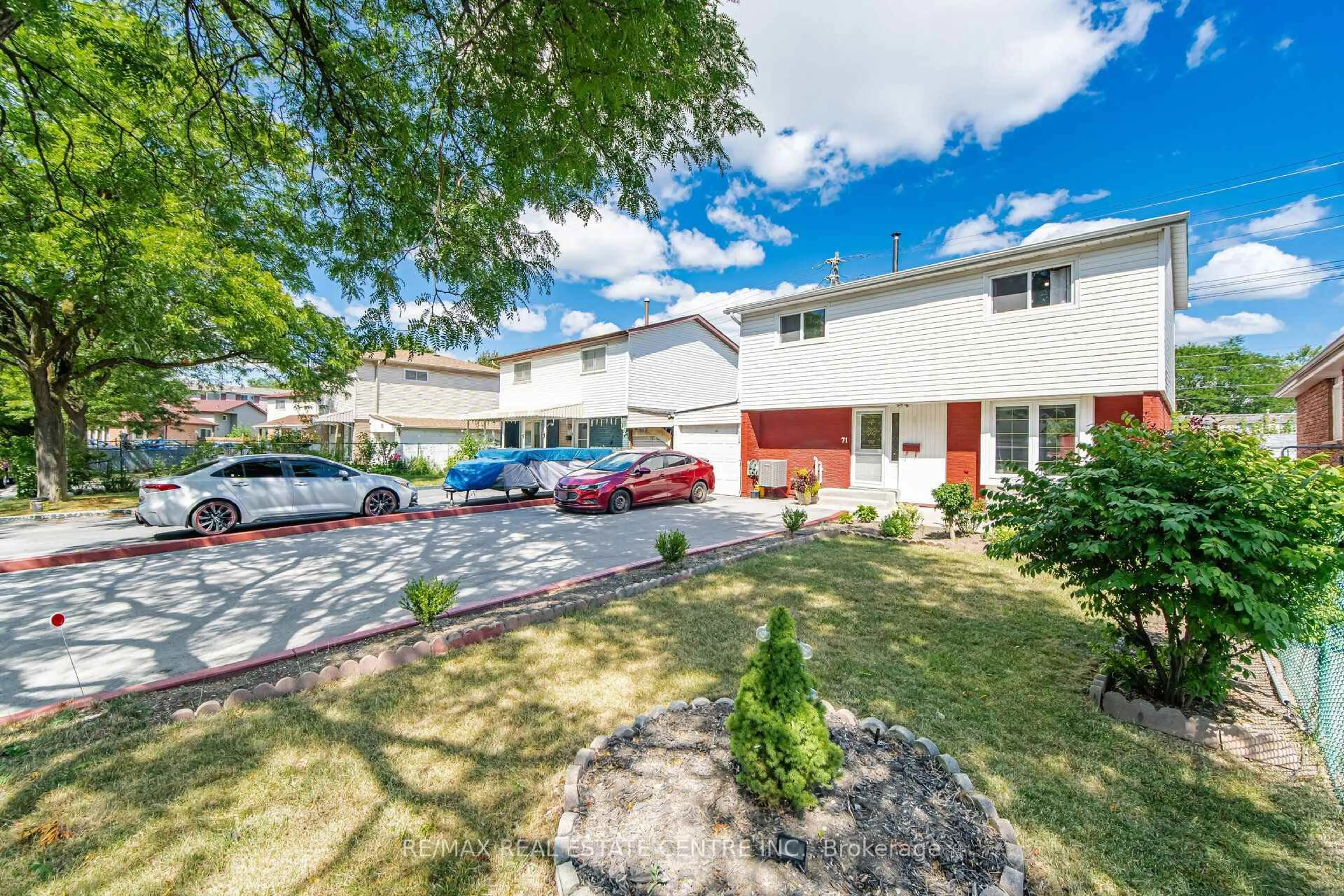 A pic from outside/outdoor area/front of a property/back of a property/a pic from drone, street for 71 Sultan Pool Dr, Toronto Ontario M9V 4H5