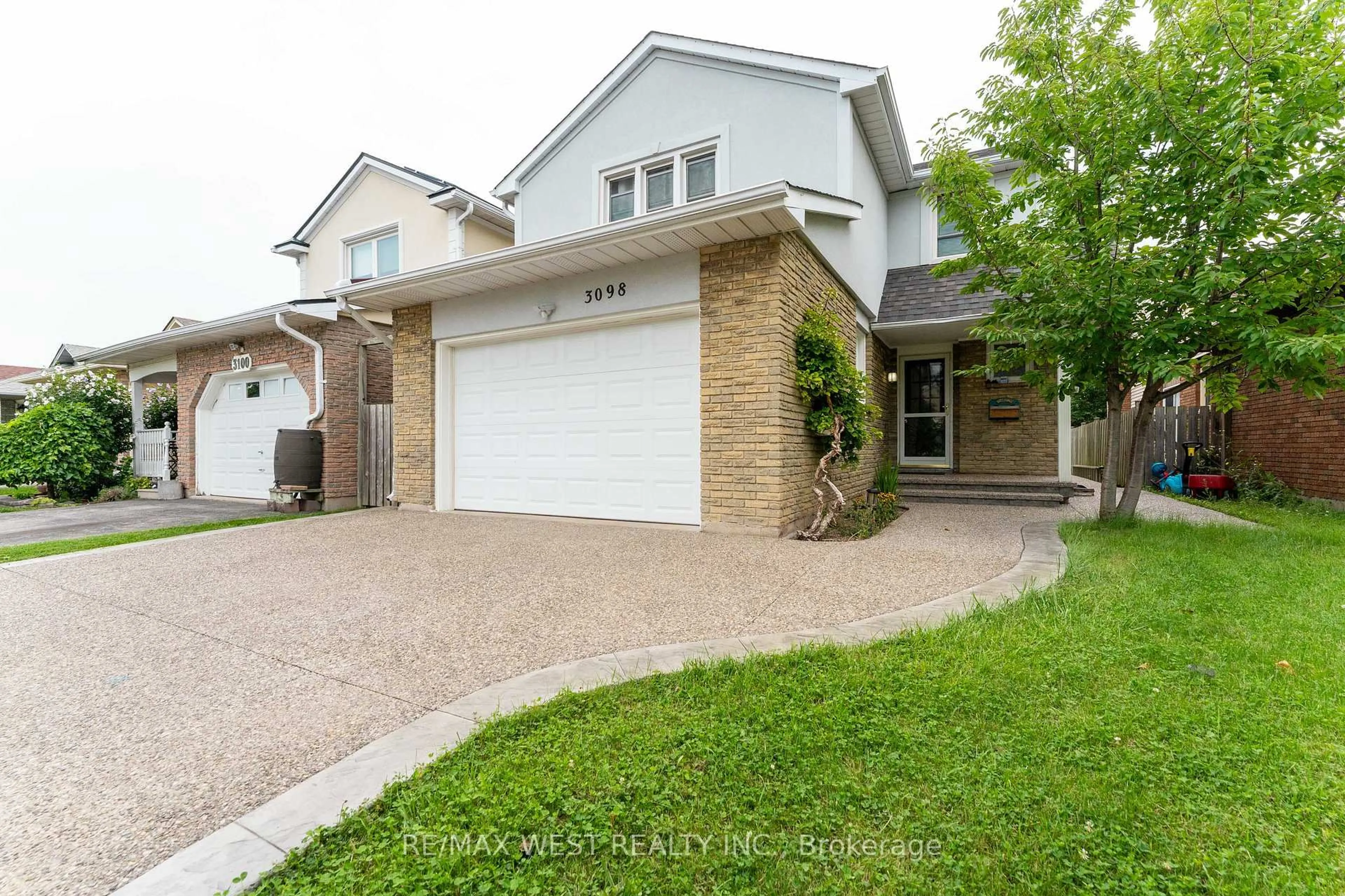 Home with brick exterior material, street for 3098 Driftwood Dr, Burlington Ontario L7M 1X6