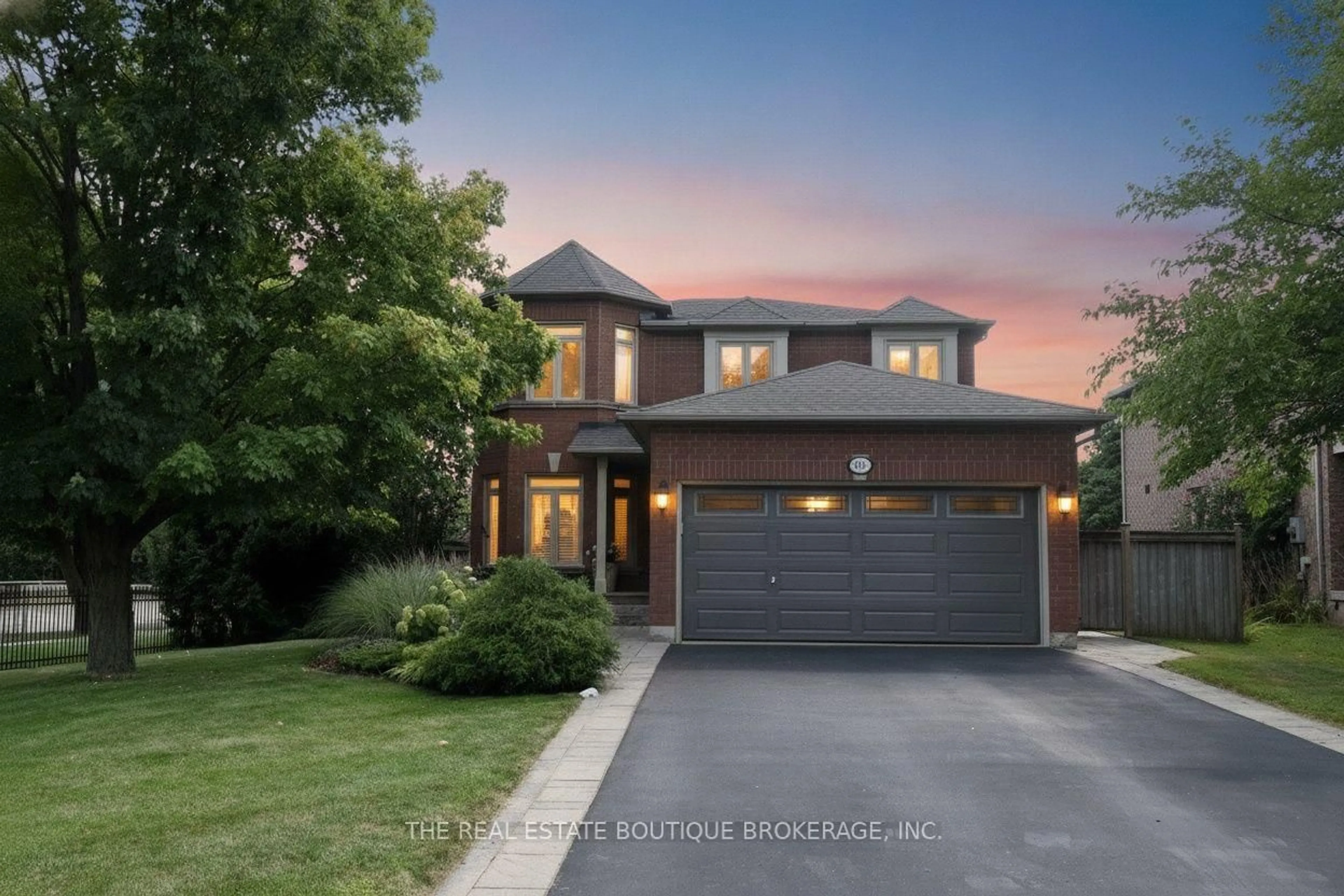Home with brick exterior material, street for 470 Amanda Cres, Burlington Ontario L7L 6H5