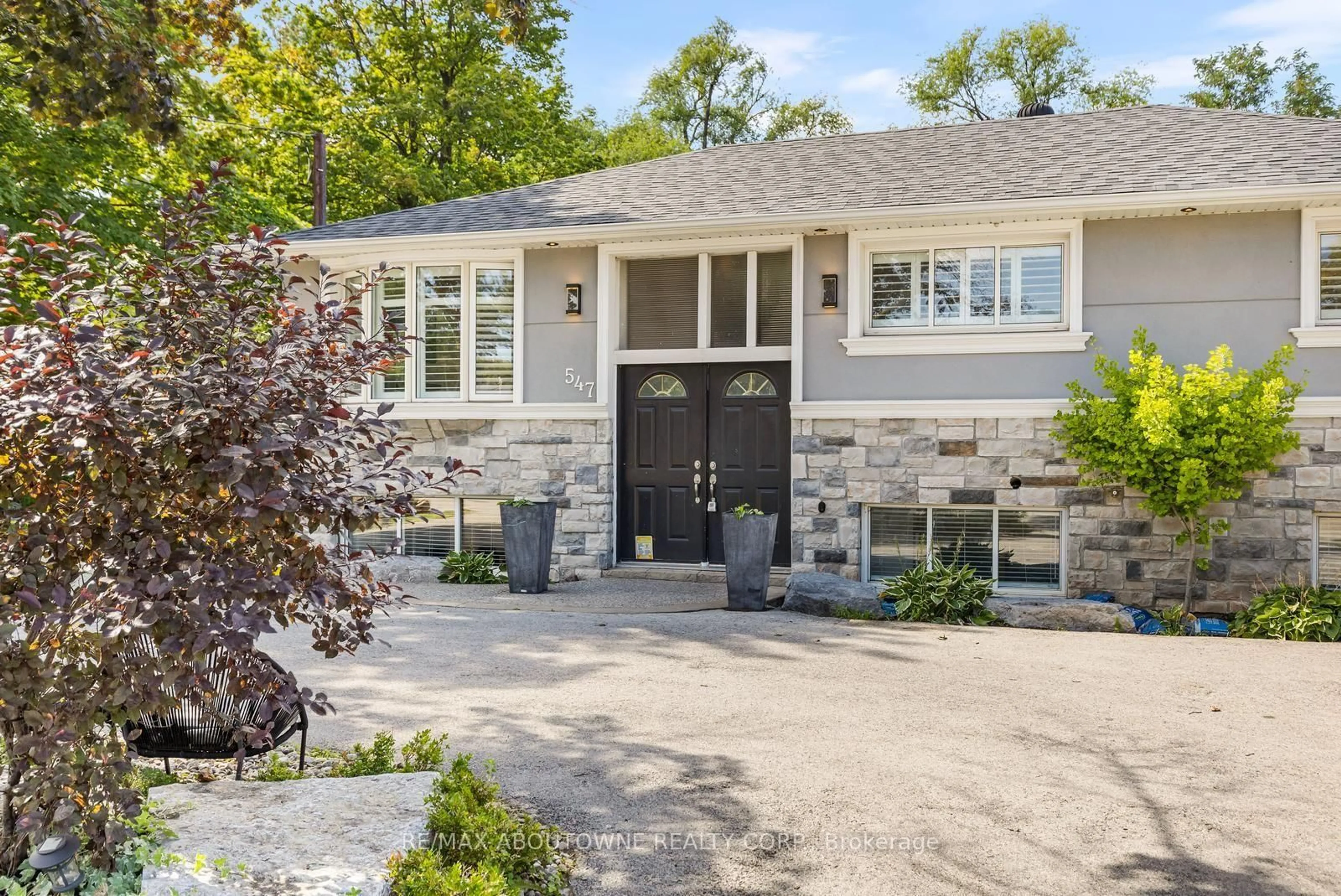 Home with brick exterior material, street for 547 Pinegrove Rd, Oakville Ontario L6K 2C2
