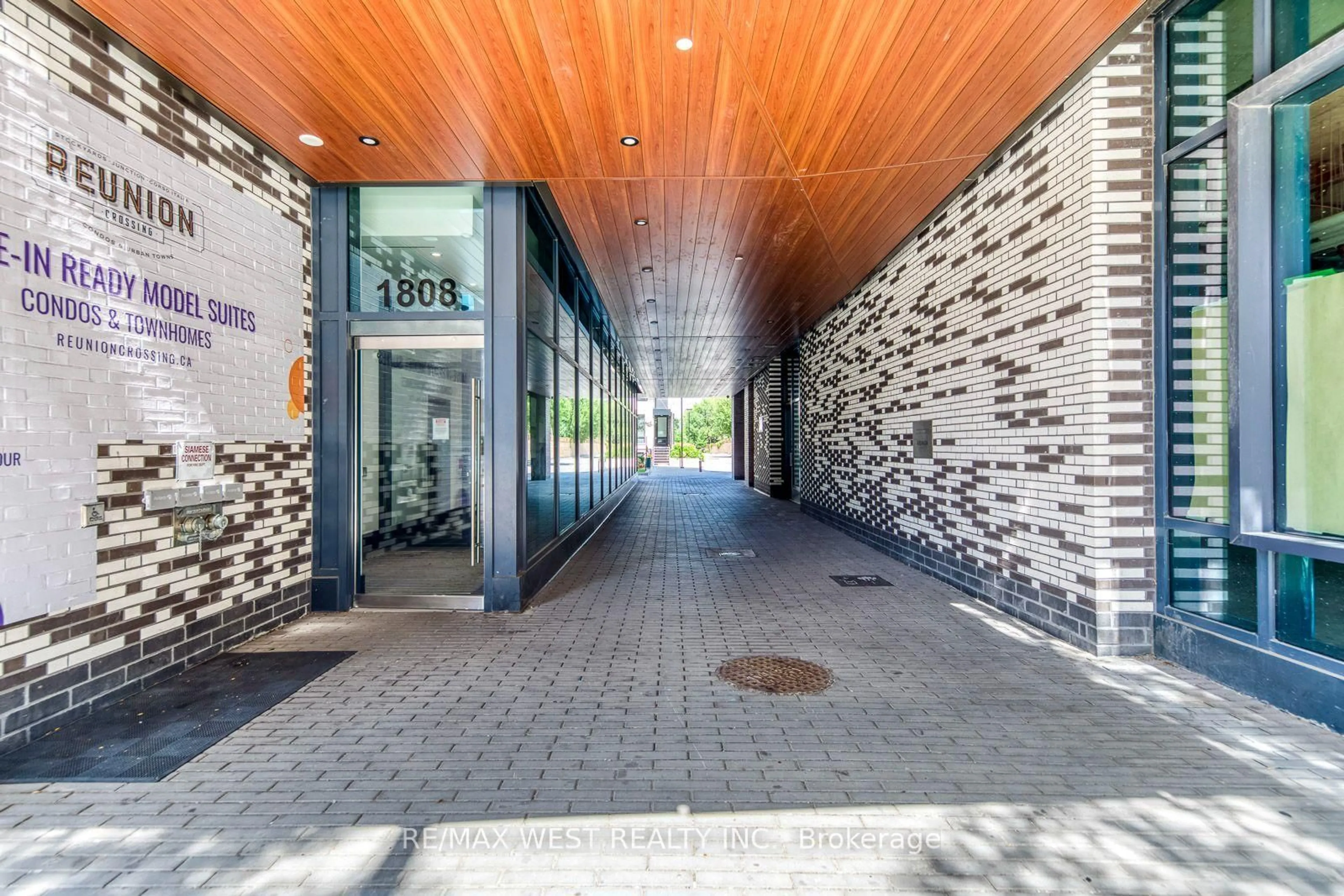 Indoor foyer for 1808 St. Clair Ave #910, Toronto Ontario M6N 0C1
