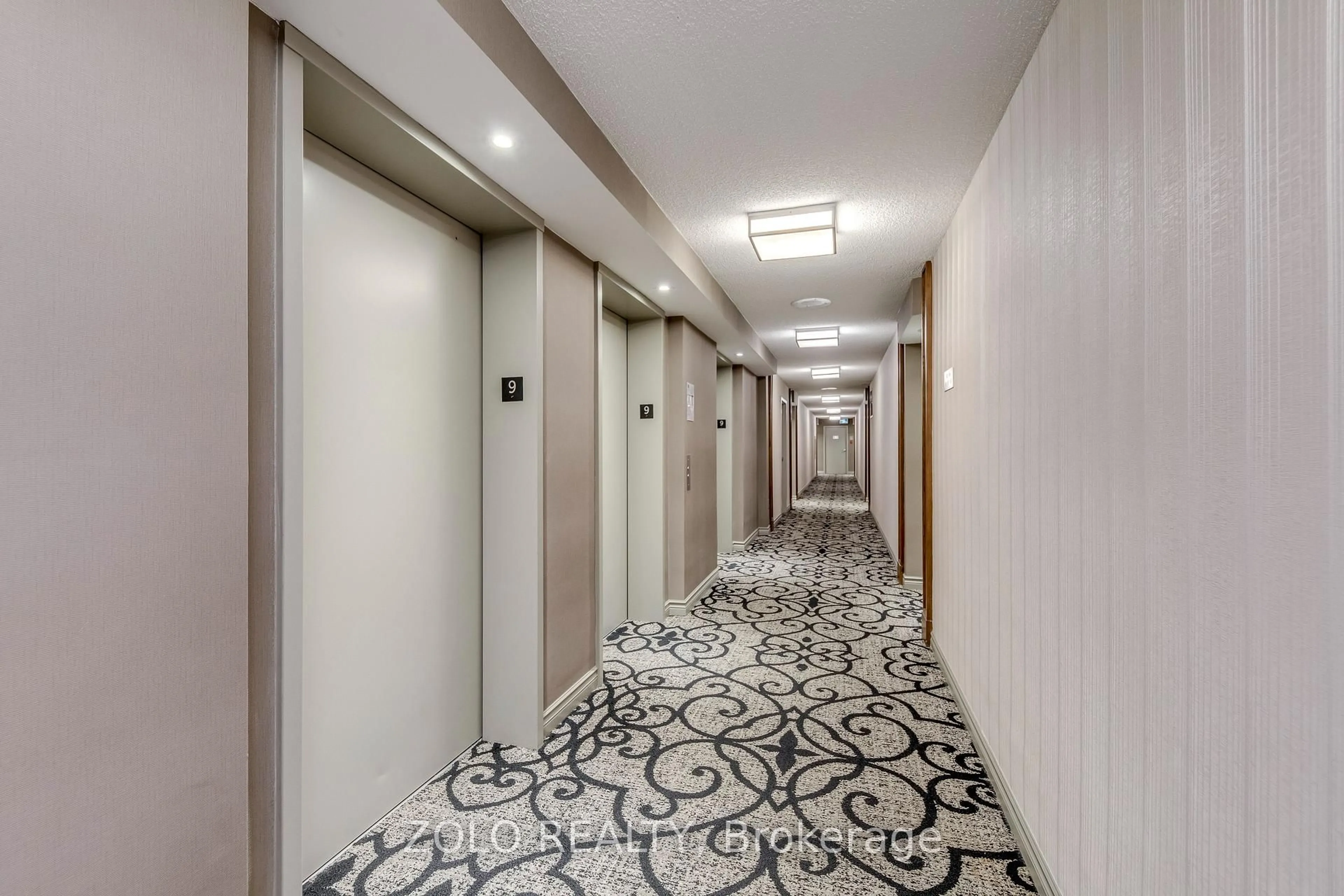 Indoor foyer for 330 Rathburn Rd #908, Mississauga Ontario L5B 3Y1