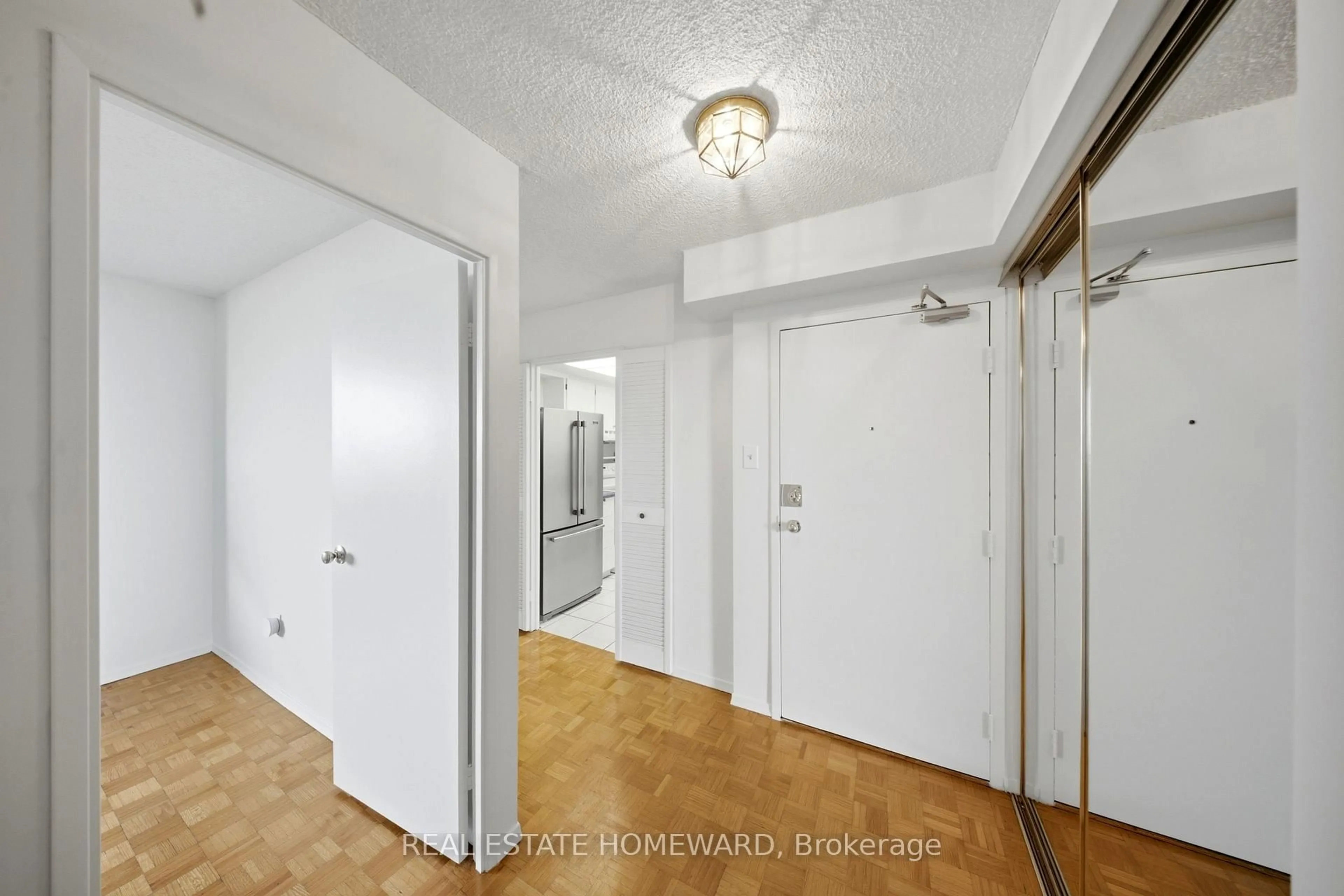 Unknown for 1515 Lakeshore Rd #1505, Mississauga Ontario L5E 3E3