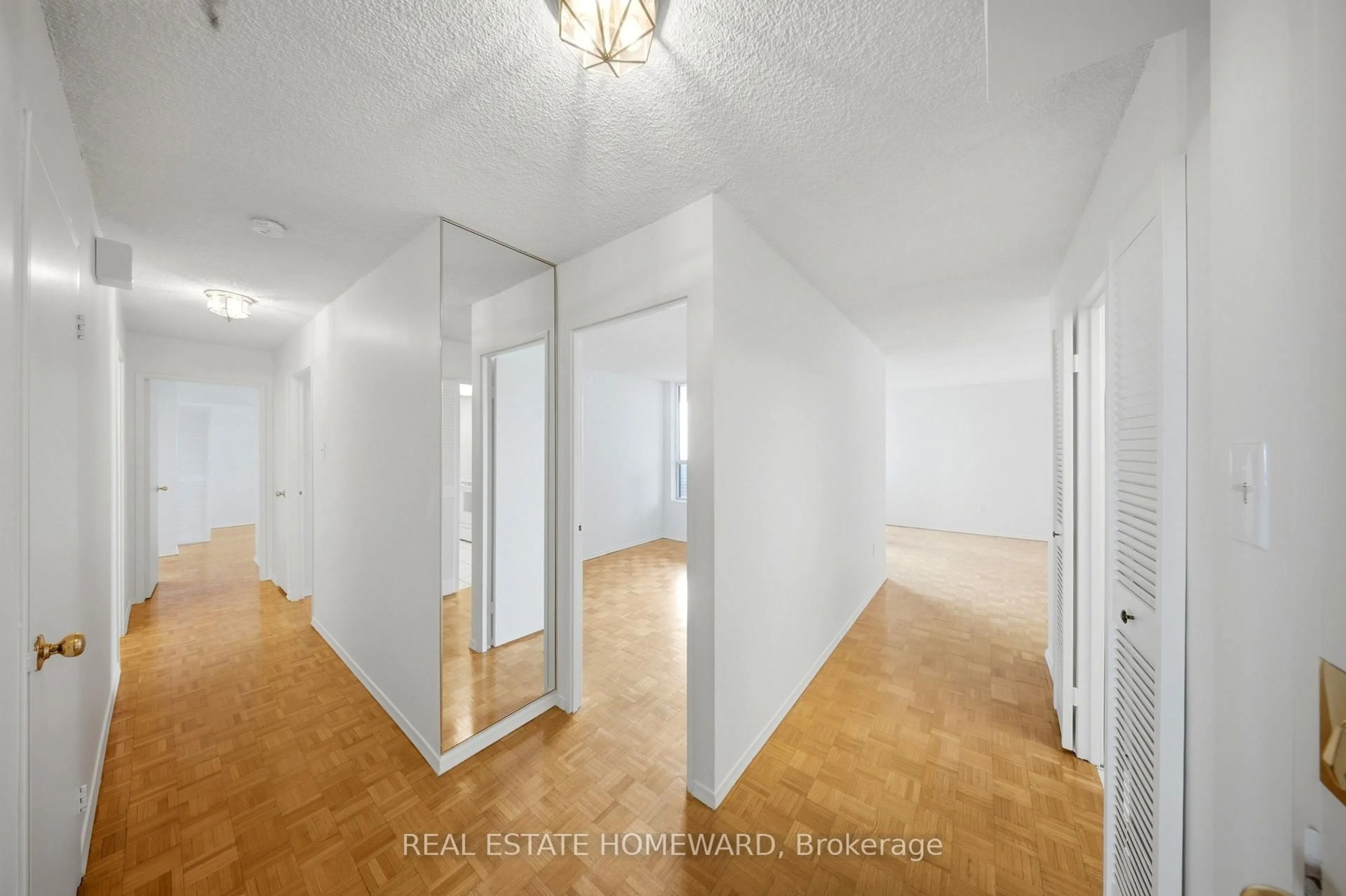 Unknown for 1515 Lakeshore Rd #1505, Mississauga Ontario L5E 3E3