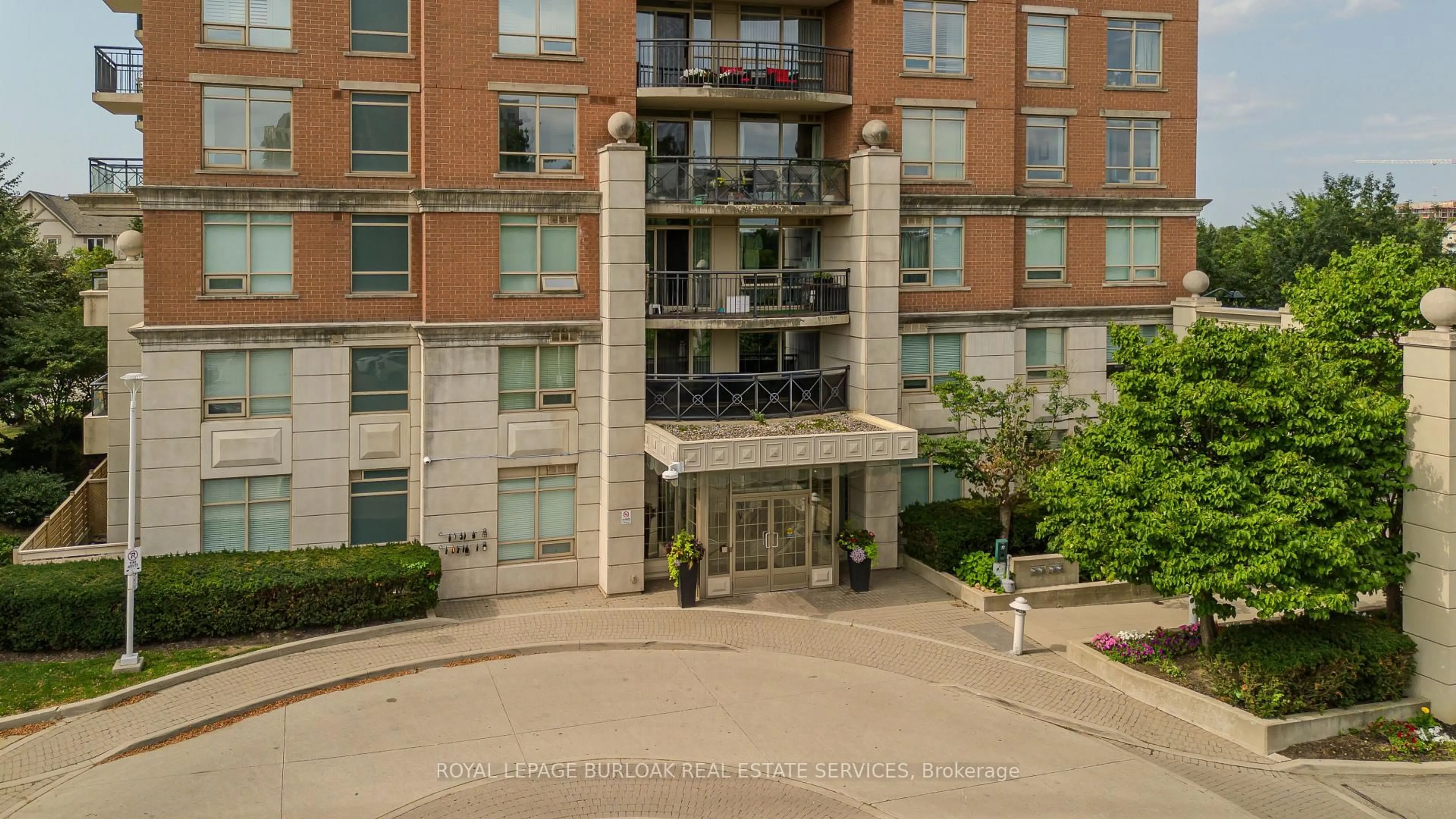 Indoor foyer for 2325 Central Park Dr #709, Oakville Ontario L6H 0E2