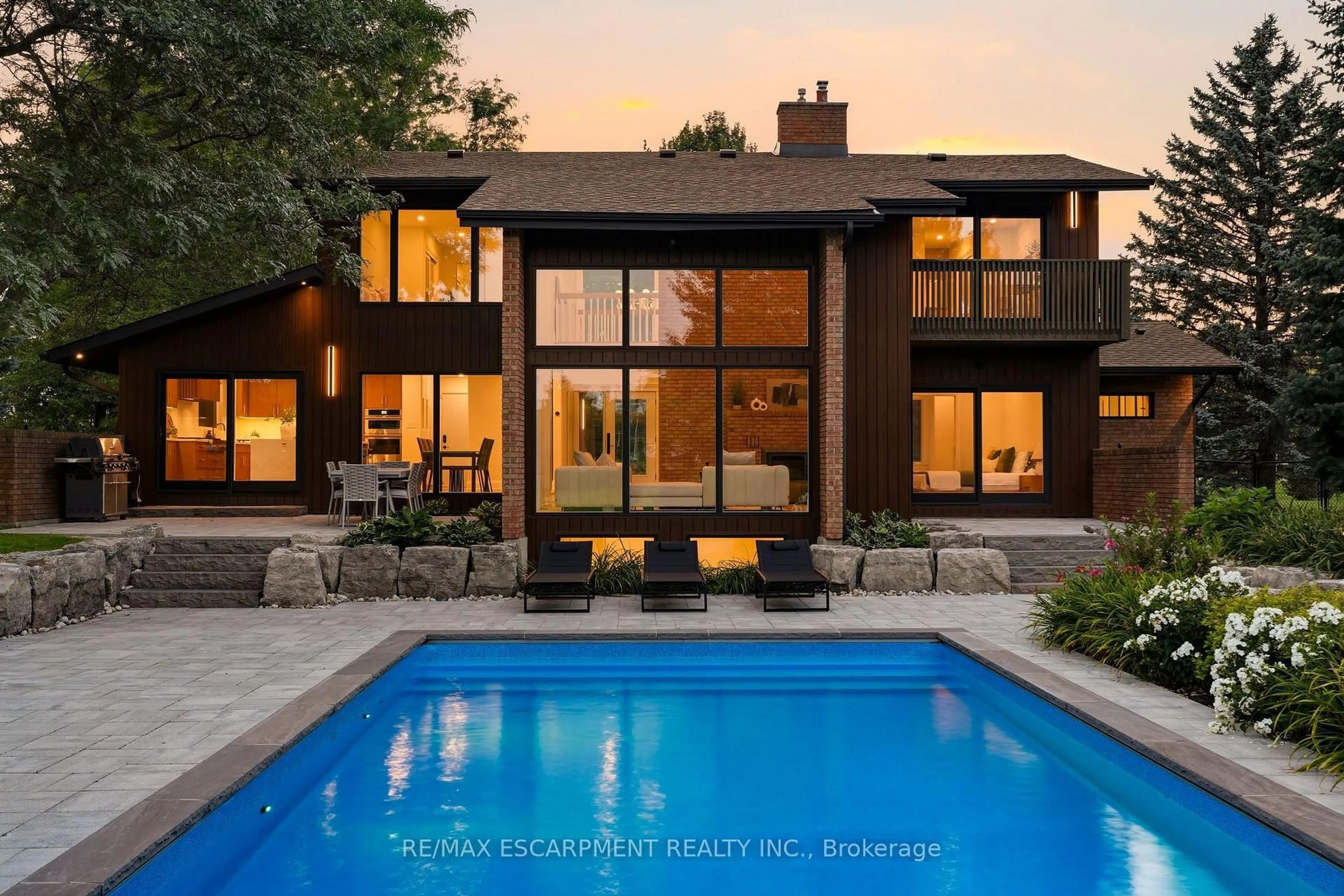Home with brick exterior material, water/lake/river/ocean view for 1400 1 Side Rd, Burlington Ontario L7P 0R9