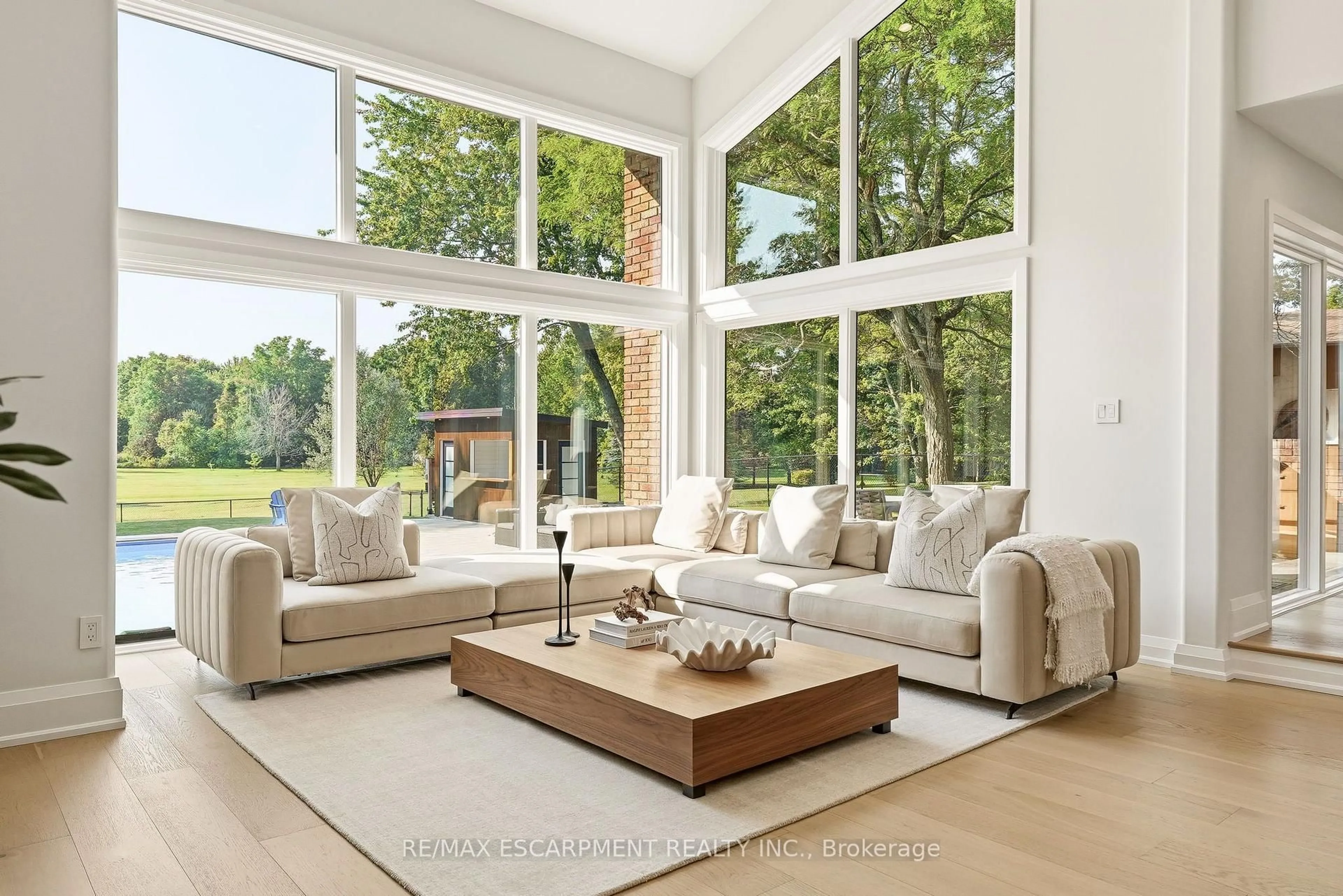 Living room with furniture, unknown for 1400 1 Side Rd, Burlington Ontario L7P 0R9
