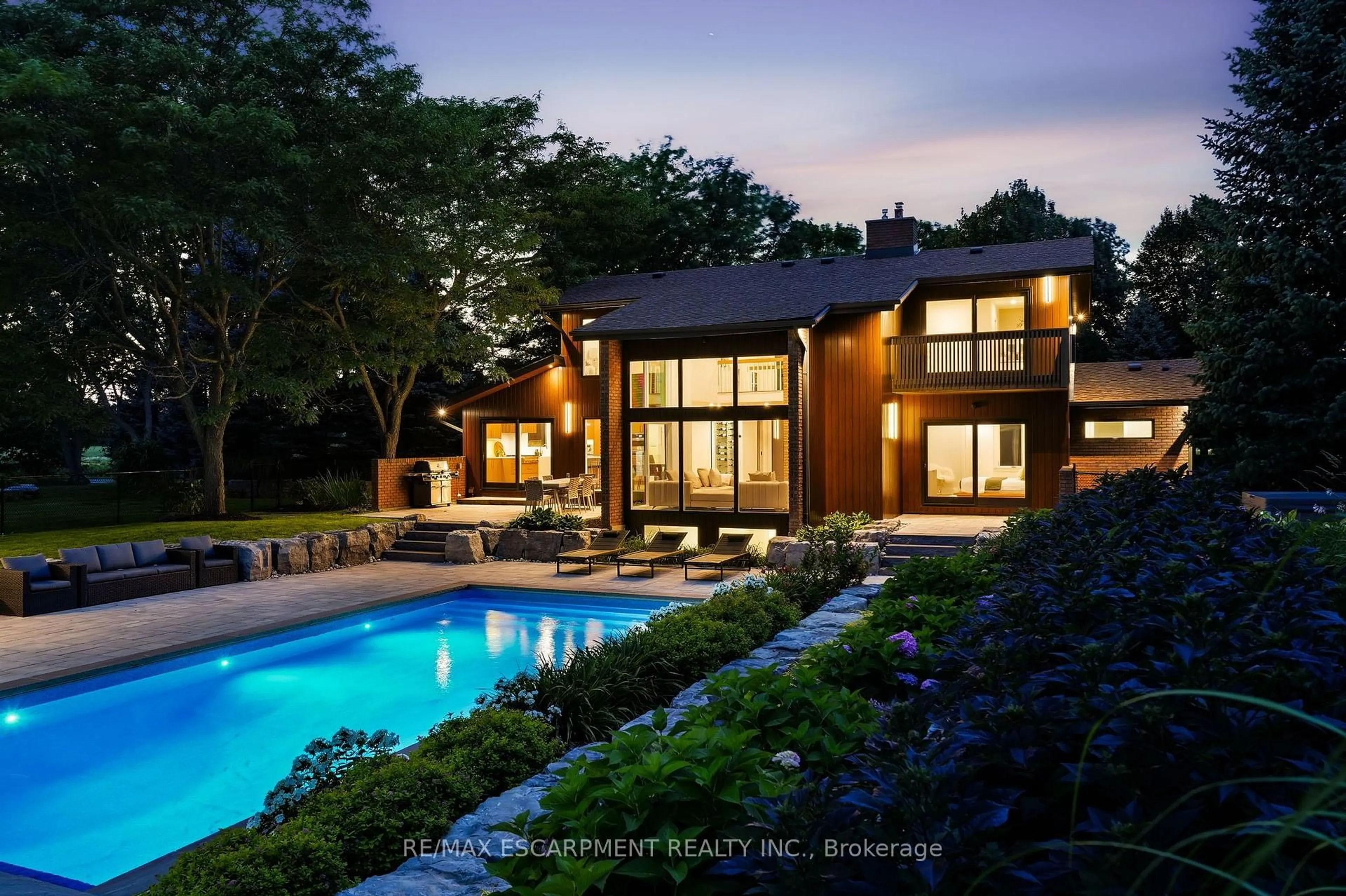 Home with brick exterior material, water/lake/river/ocean view for 1400 1 Side Rd, Burlington Ontario L7P 0R9