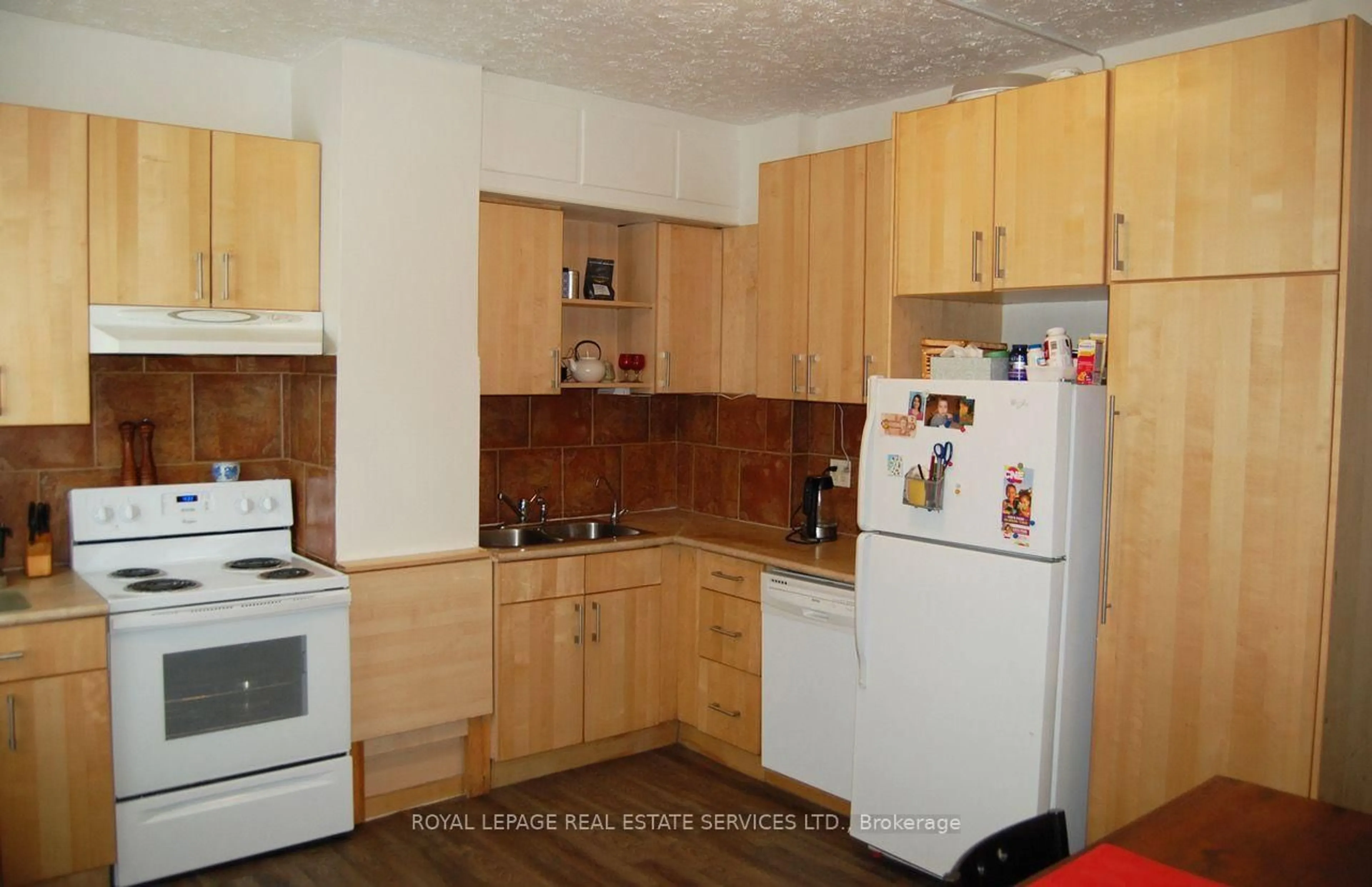 Standard kitchen, unknown for 2 Saint Marks Rd, Toronto Ontario M6S 2H6