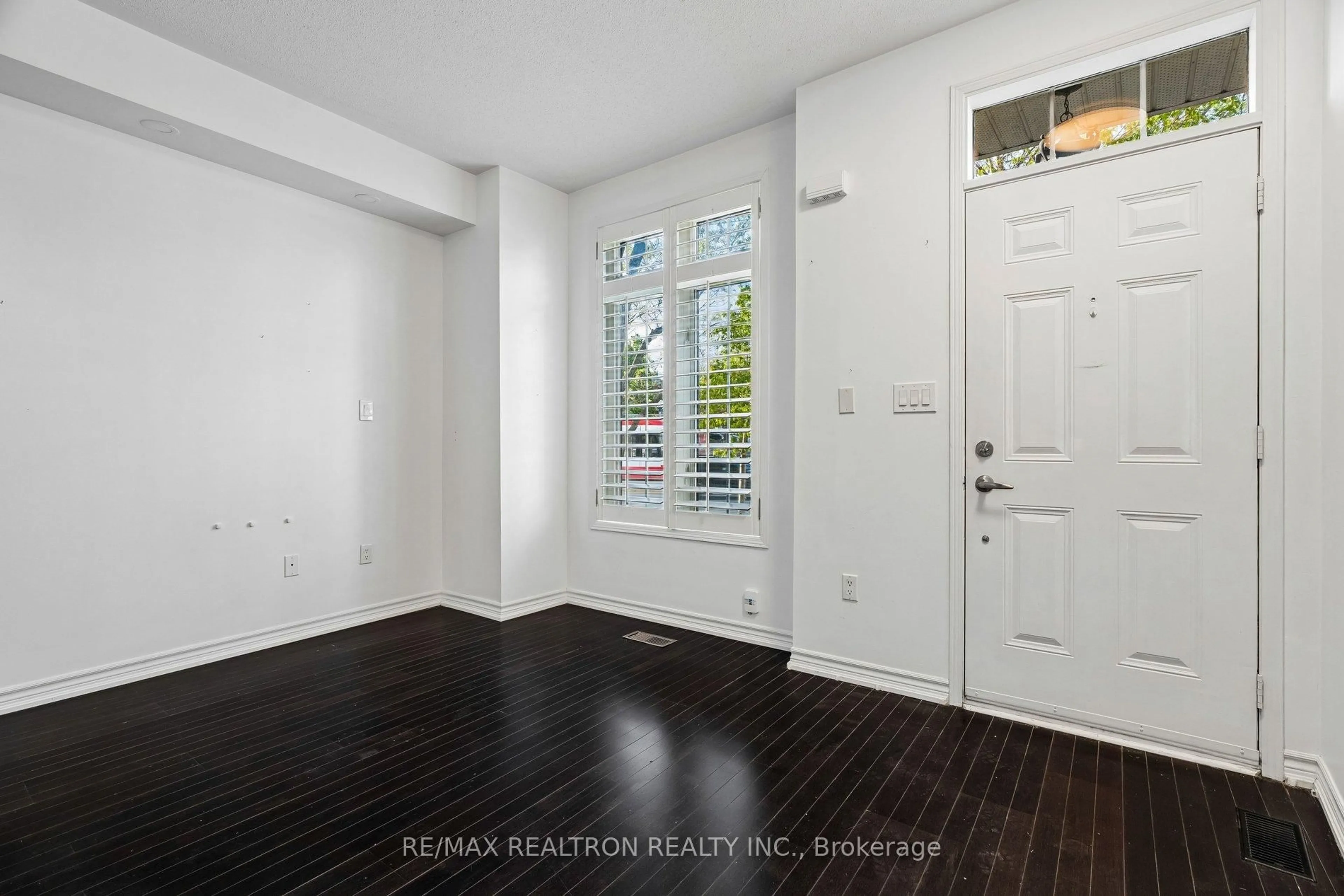 Indoor entryway for 97 The Queensway #35, Toronto Ontario M6S 5B4