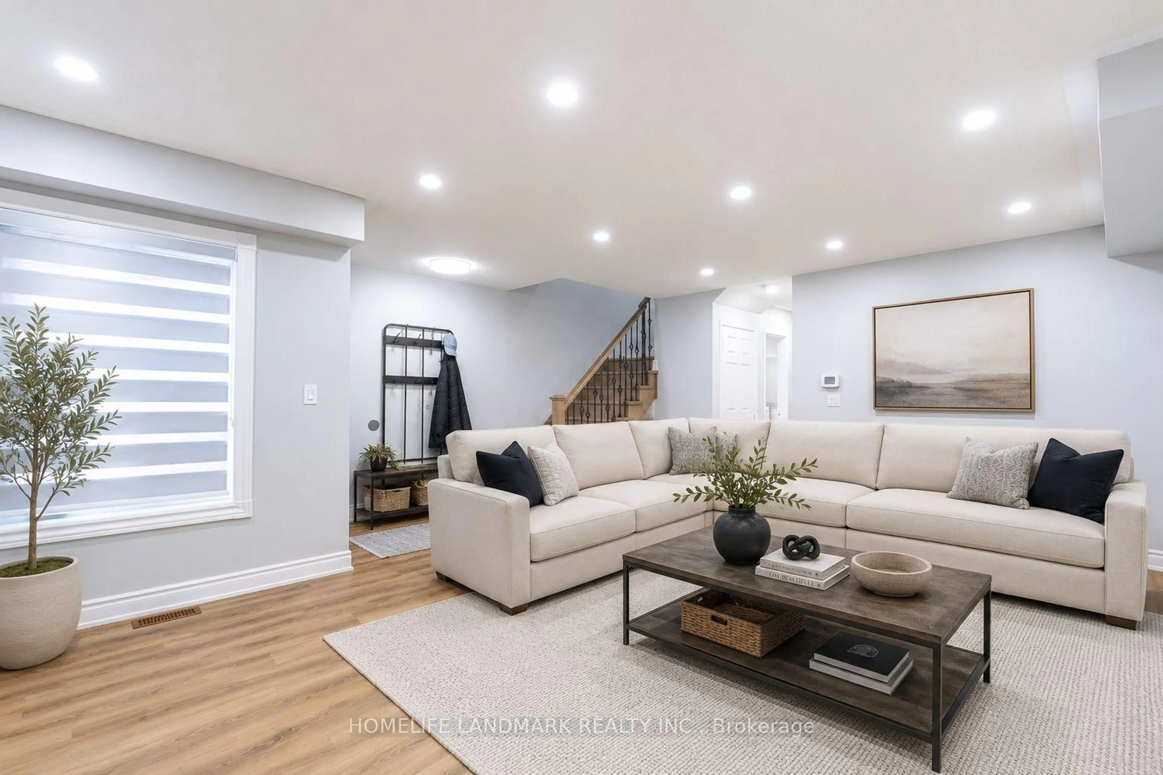 Living room with furniture, unknown for 1192 Prestonwood Cres, Mississauga Ontario L5V 2V3