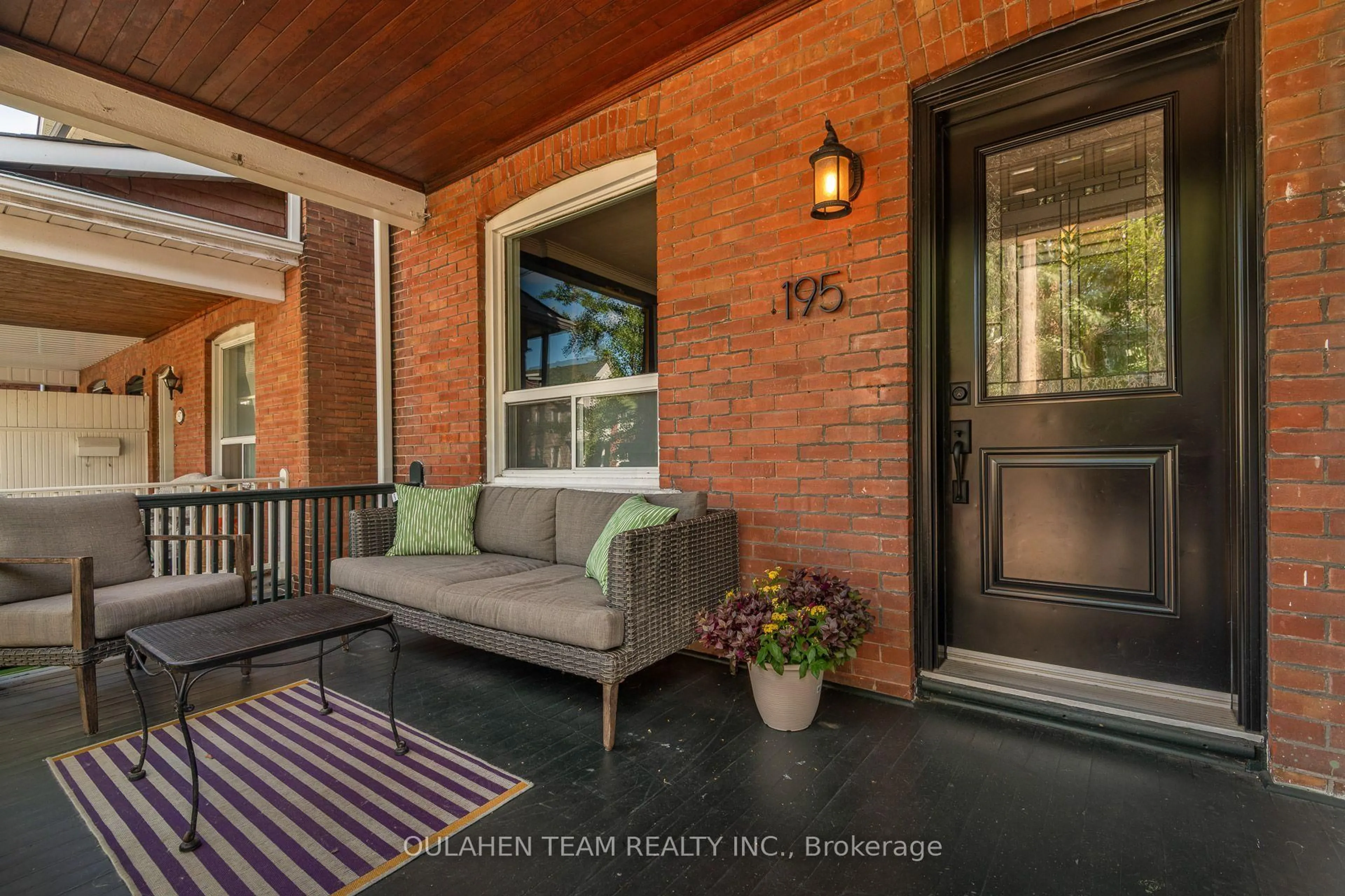 Indoor entryway for 195 Pacific Ave, Toronto Ontario M6P 2P6