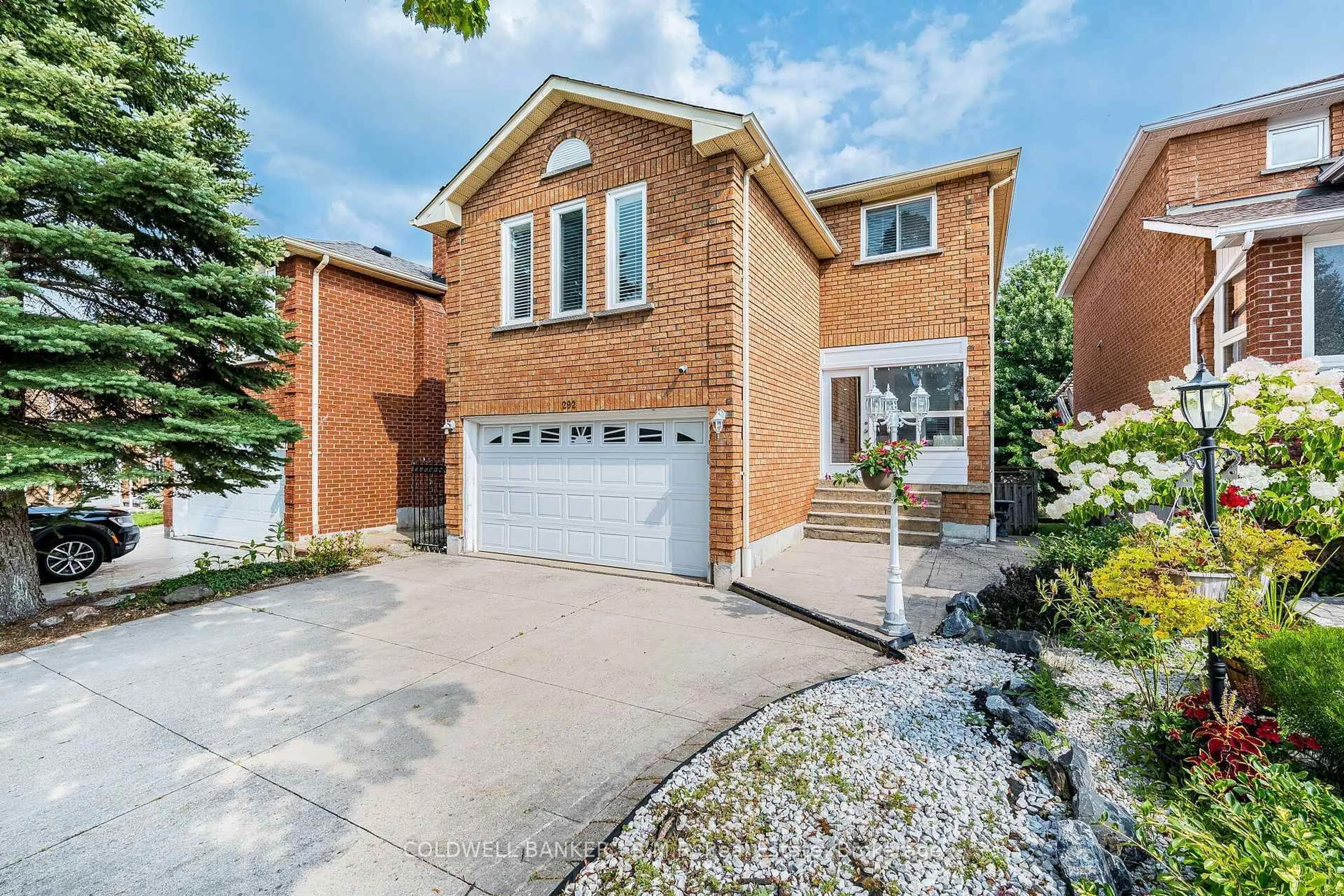 Home with brick exterior material, street for 292 Ukraine Rd, Mississauga Ontario L5B 3W6