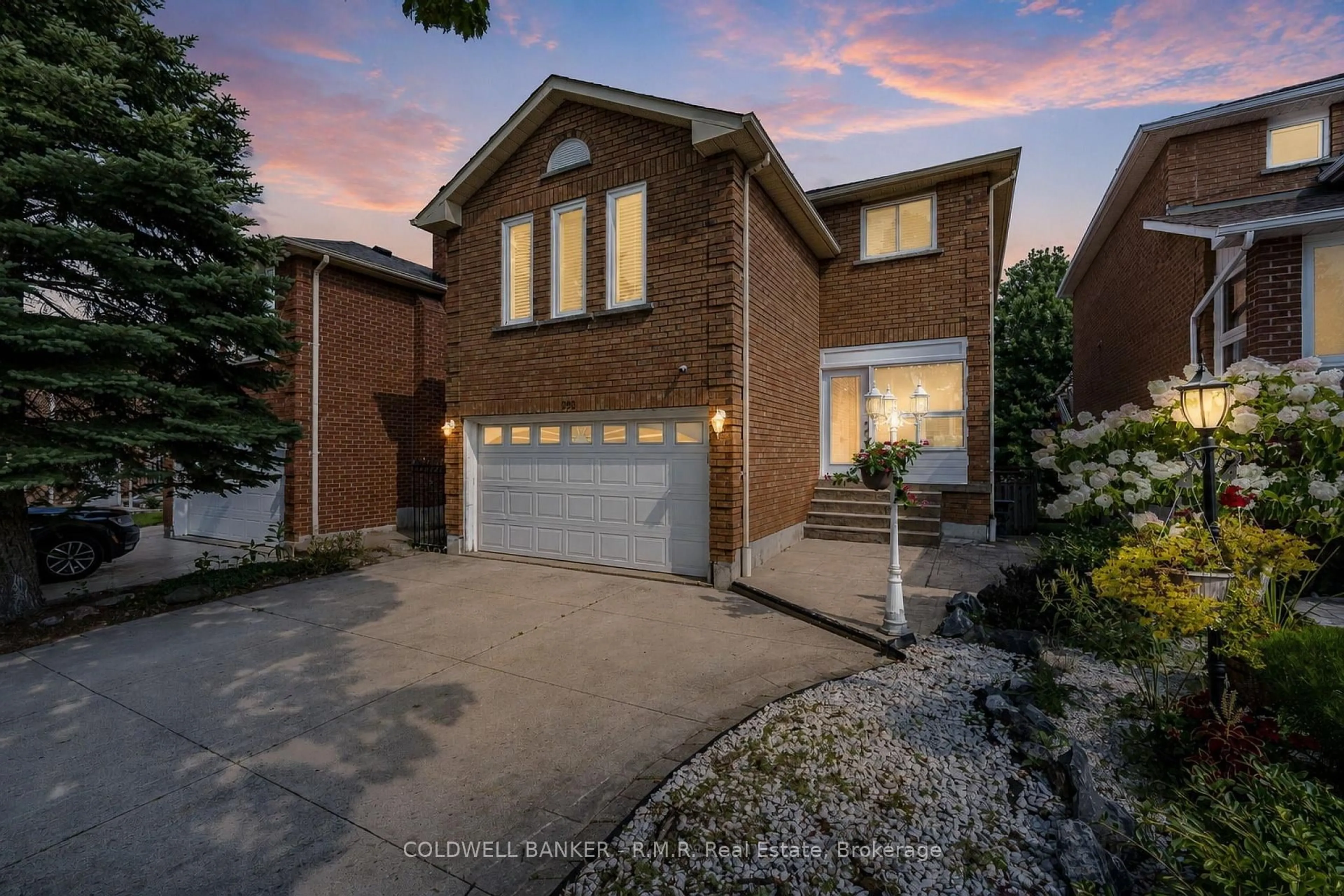 Home with brick exterior material, street for 292 Ukraine Rd, Mississauga Ontario L5B 3W6