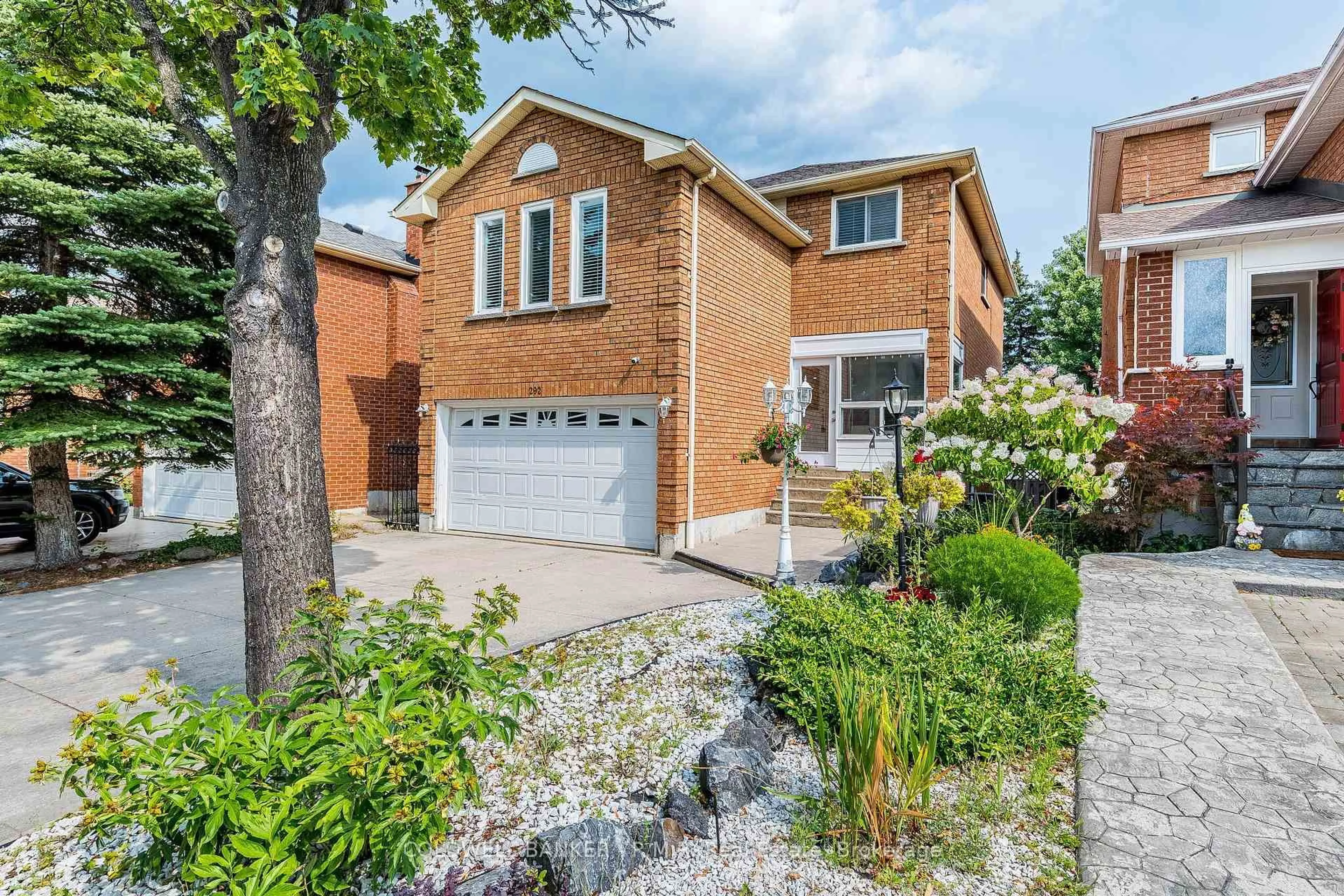 Home with brick exterior material, street for 292 Ukraine Rd, Mississauga Ontario L5B 3W6